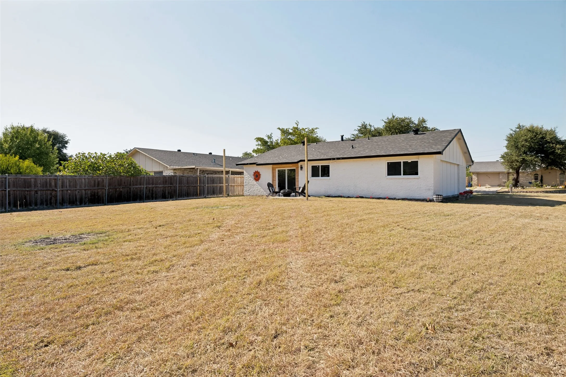 Single Family Residence For Sale in Denton County , 2124 Highbury Road, Carrollton, Texas 75007, 3 Bedroom, 2 Bathroom, 1 Garage spaces, 1,275 Sqft, built in 1973, mls#21360626, Real Estate Agent in Carrollton, Homes For Sale in Denton county, Homes For Sale in Carrollton, Realtor in Carrollton Texas, Real Estate Brokerage Independent Realty Texas, Luminita Cordes Realtor