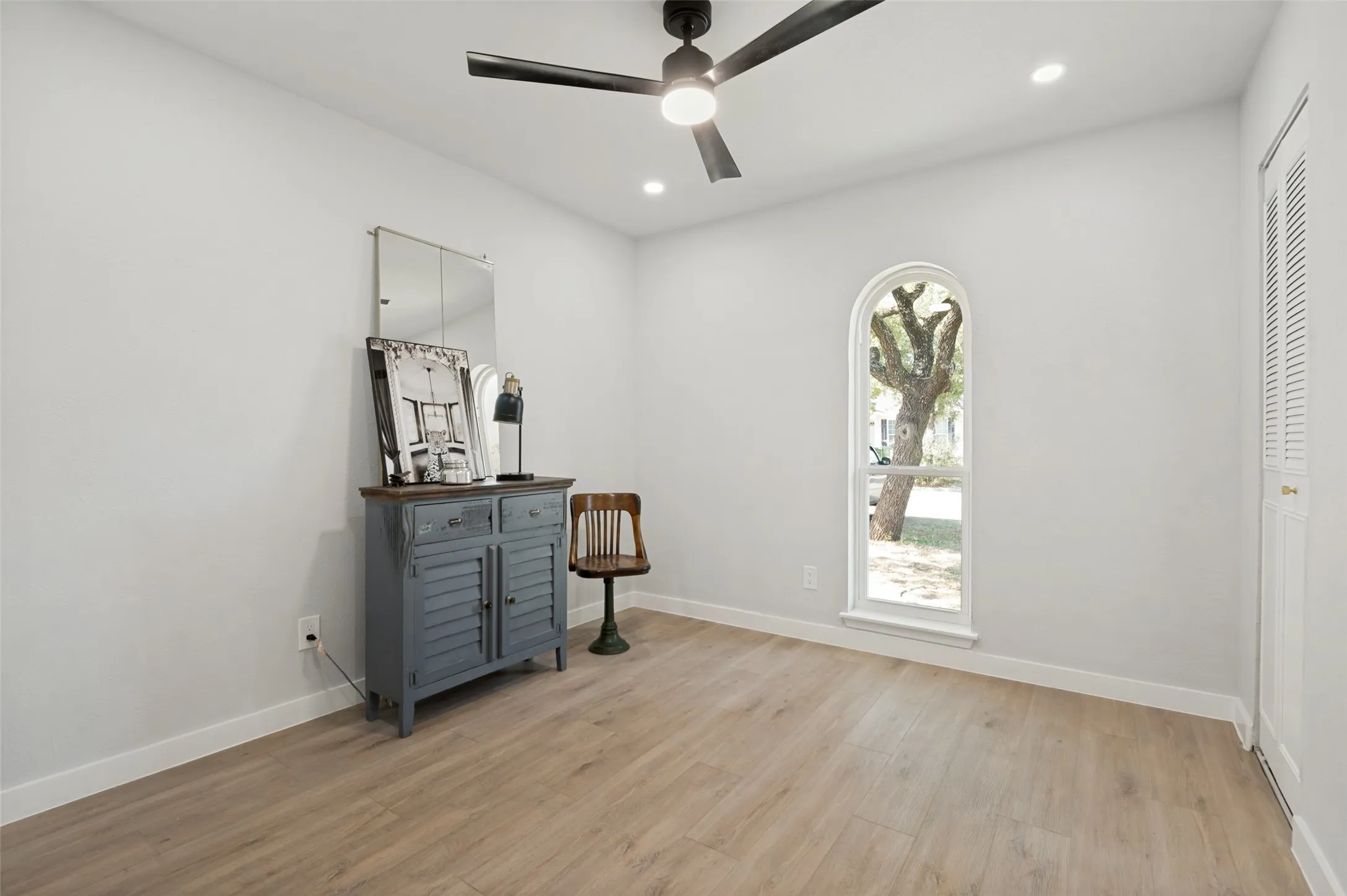 Single Family Residence For Sale in Denton County , 2124 Highbury Road, Carrollton, Texas 75007, 3 Bedroom, 2 Bathroom, 1 Garage spaces, 1,275 Sqft, built in 1973, mls#21360626, Real Estate Agent in Carrollton, Homes For Sale in Denton county, Homes For Sale in Carrollton, Realtor in Carrollton Texas, Real Estate Brokerage Independent Realty Texas, Luminita Cordes Realtor