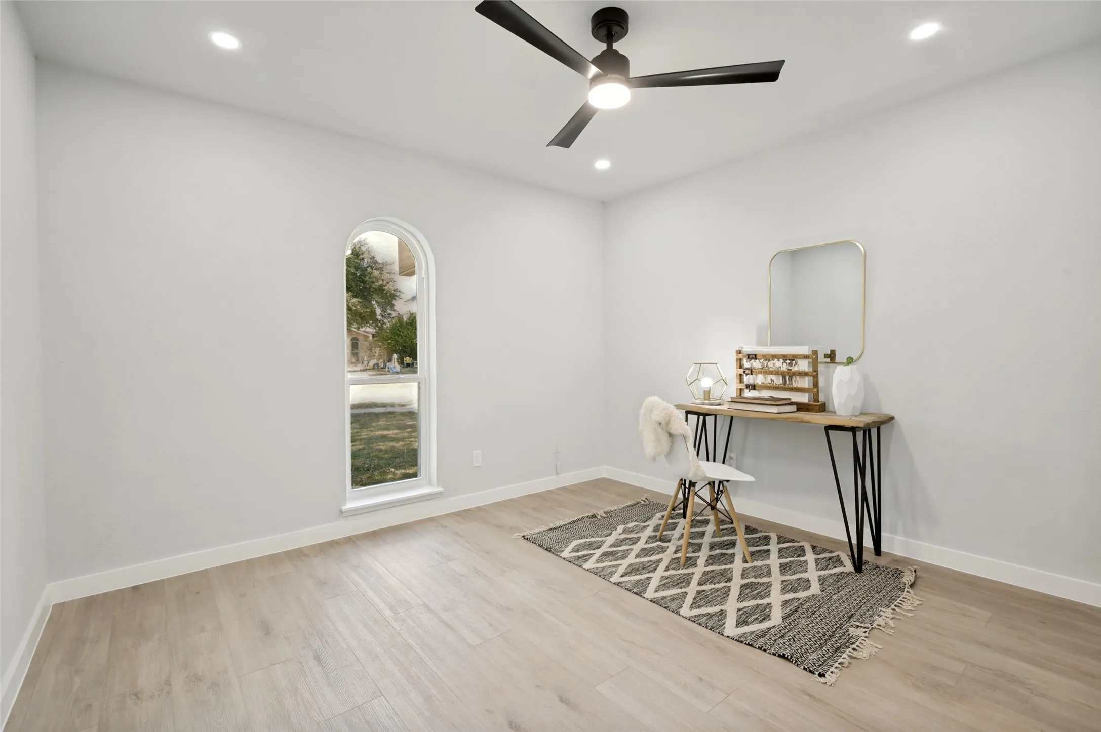 Single Family Residence For Sale in Denton County , 2124 Highbury Road, Carrollton, Texas 75007, 3 Bedroom, 2 Bathroom, 1 Garage spaces, 1,275 Sqft, built in 1973, mls#21360626, Real Estate Agent in Carrollton, Homes For Sale in Denton county, Homes For Sale in Carrollton, Realtor in Carrollton Texas, Real Estate Brokerage Independent Realty Texas, Luminita Cordes Realtor