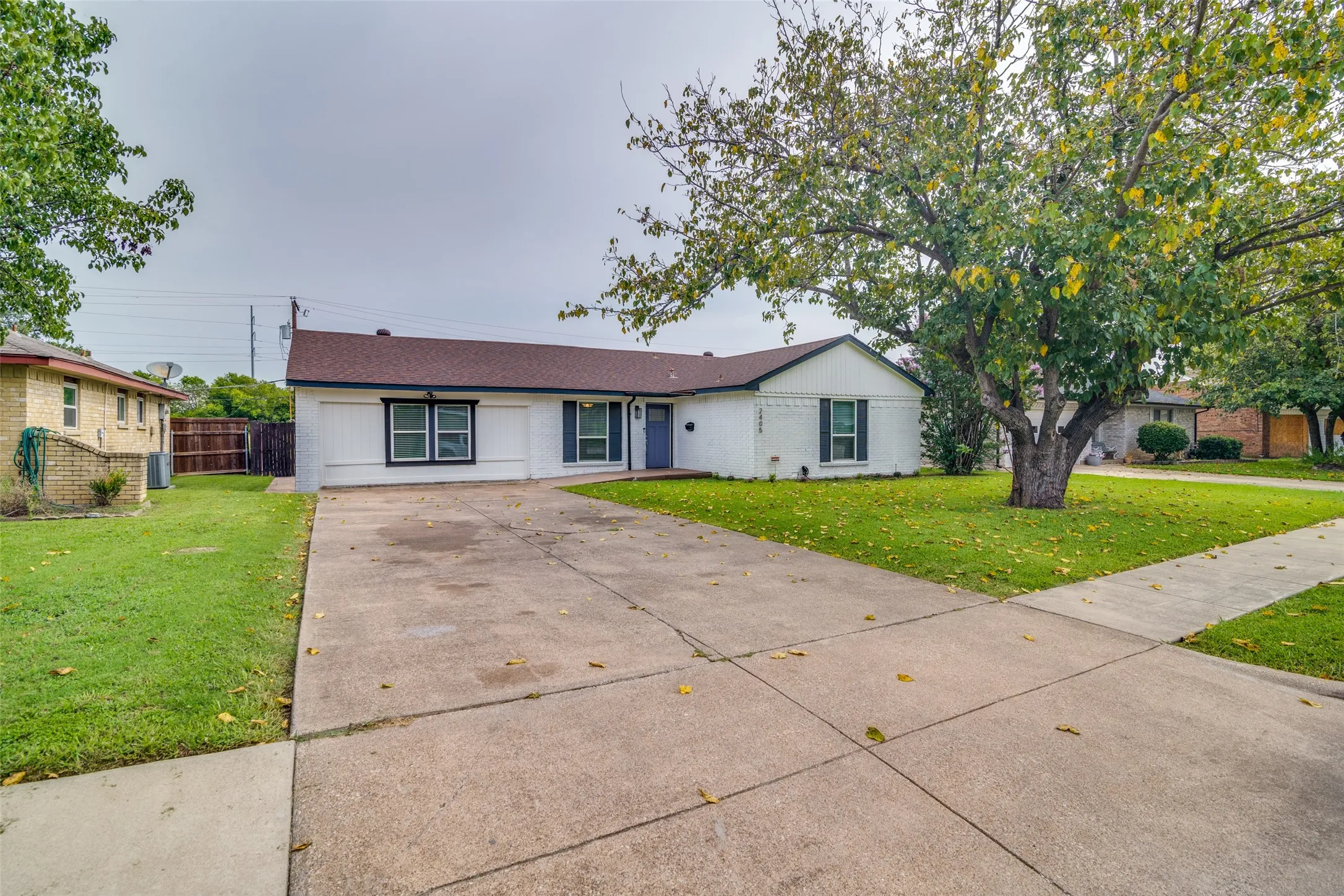 Single Family Residence For Sale in Dallas County , 2405 Whippoorwill Drive, Mesquite, Texas 75149, 4 Bedroom, 2 Bathroom, Garage spaces, 1,669 Sqft, built in 1973, mls#21360630, Real Estate Agent in Mesquite, Homes For Sale in Dallas county, Homes For Sale in Mesquite, Realtor in Mesquite Texas, Real Estate Brokerage Independent Realty Texas, Luminita Cordes Realtor