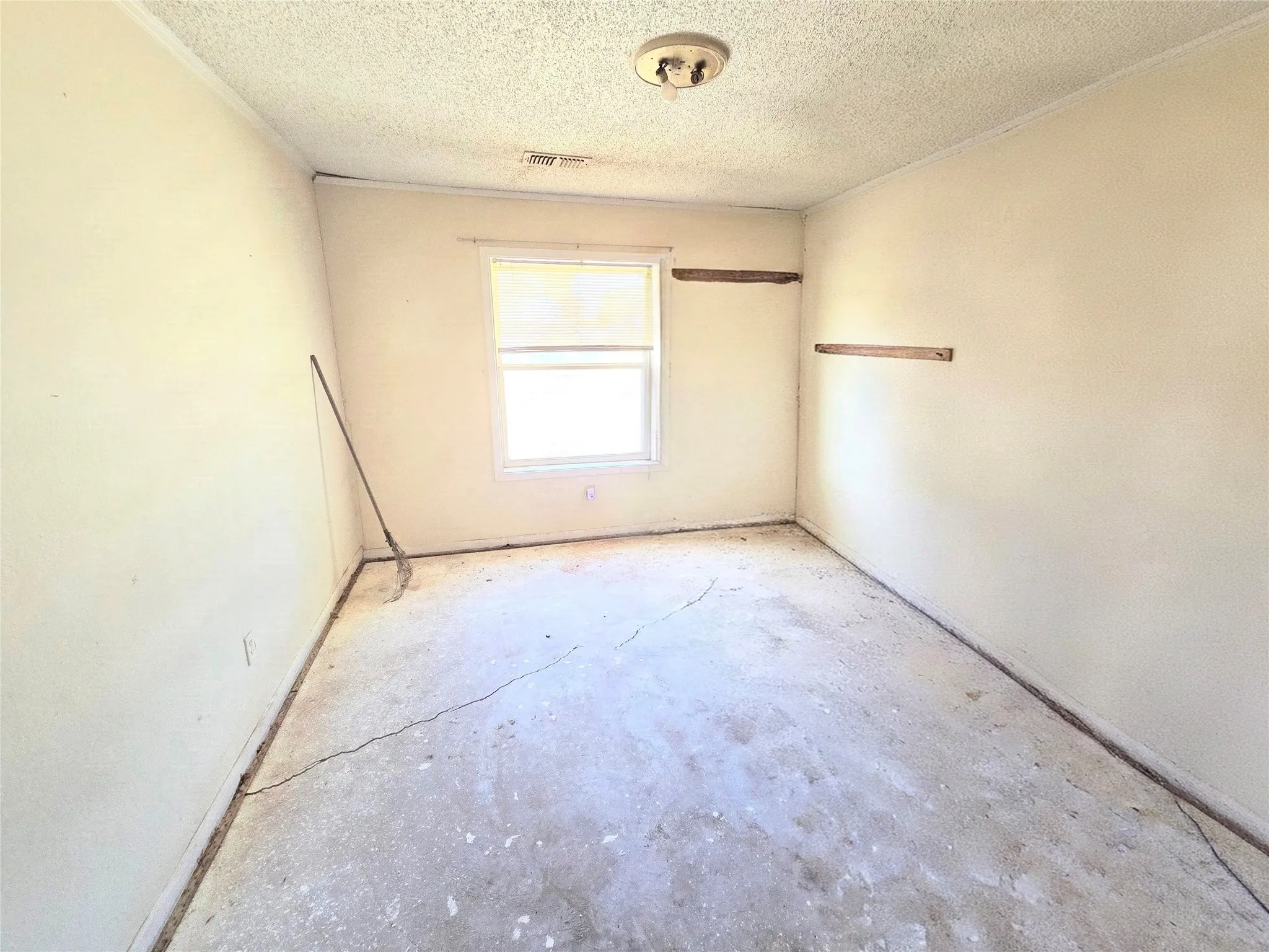 Single Family Residence For Sale in Denton County , 6474 Bear Run Drive, Sanger, Texas 76266, 3 Bedroom, 2 Bathroom, Garage spaces, 1,725 Sqft, built in 1954, mls#21360556, Real Estate Agent in Sanger, Homes For Sale in Denton county, Homes For Sale in Sanger, Realtor in Sanger Texas, Real Estate Brokerage Independent Realty Texas, Luminita Cordes Realtor