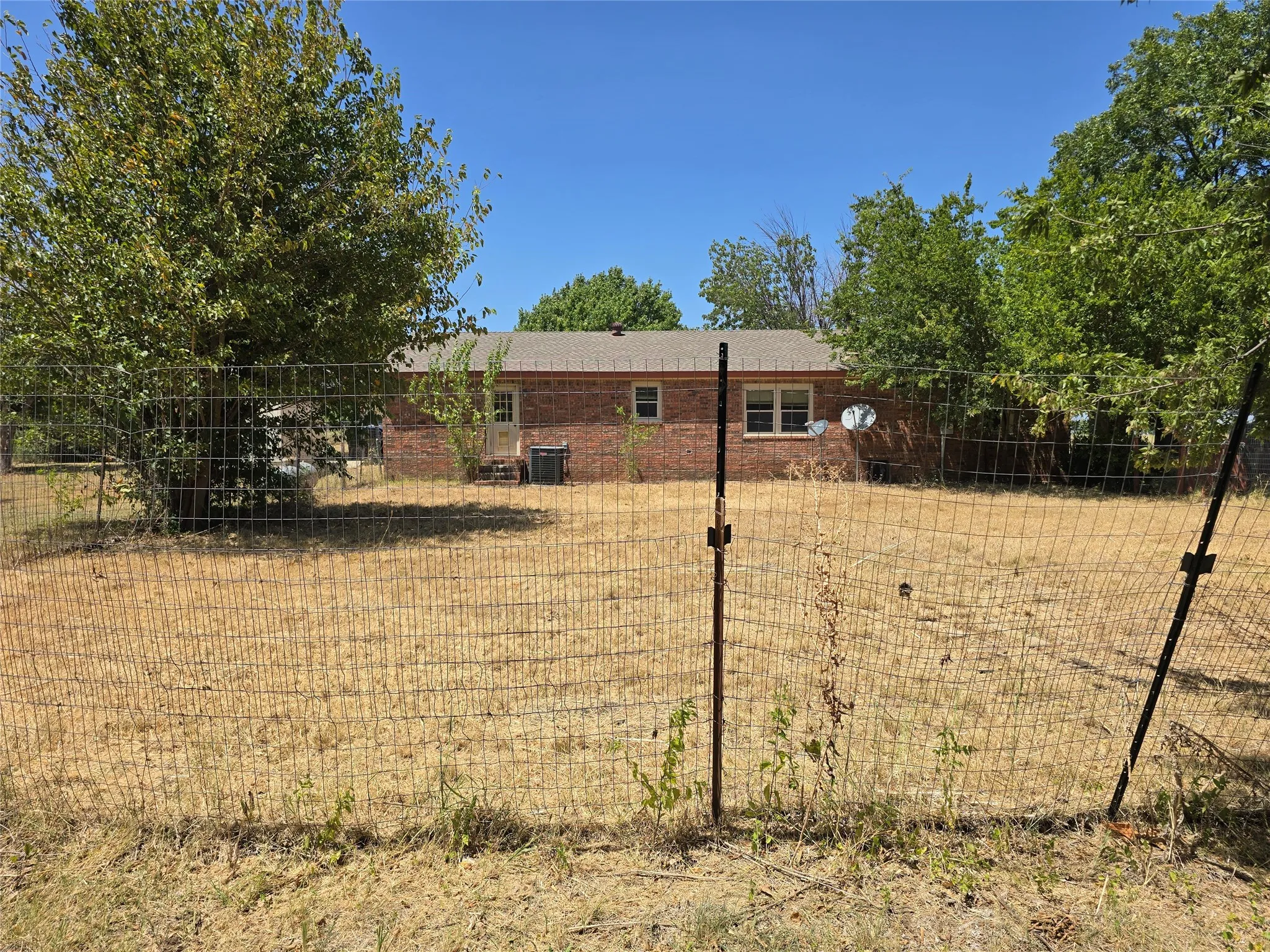 Single Family Residence For Sale in Denton County , 6474 Bear Run Drive, Sanger, Texas 76266, 3 Bedroom, 2 Bathroom, Garage spaces, 1,725 Sqft, built in 1954, mls#21360556, Real Estate Agent in Sanger, Homes For Sale in Denton county, Homes For Sale in Sanger, Realtor in Sanger Texas, Real Estate Brokerage Independent Realty Texas, Luminita Cordes Realtor