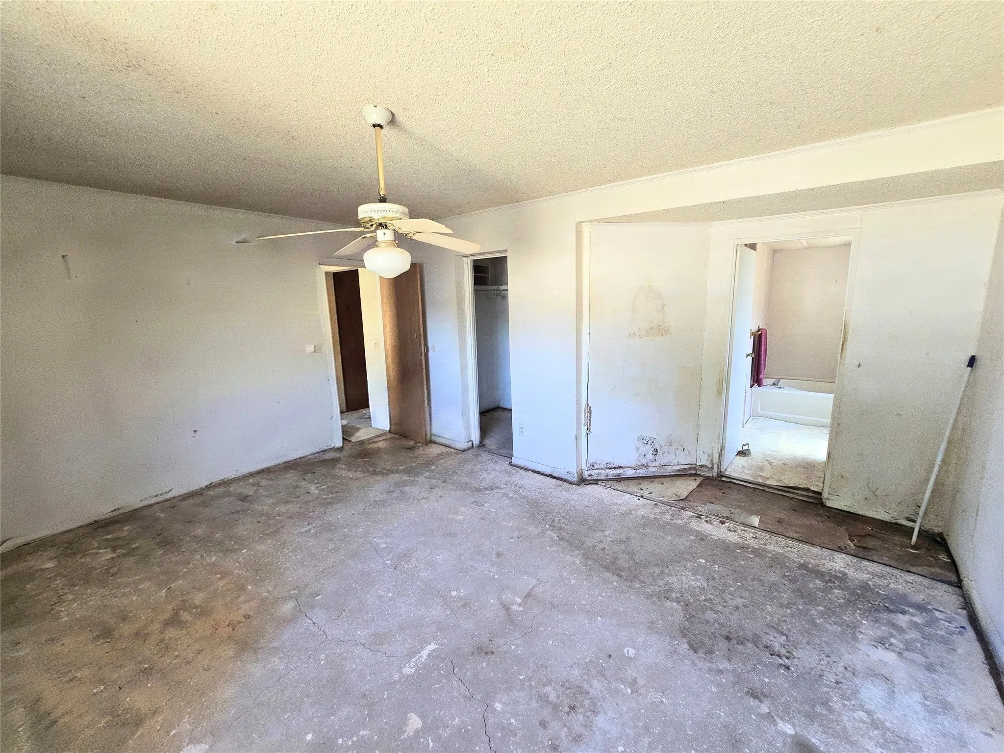 Single Family Residence For Sale in Denton County , 6474 Bear Run Drive, Sanger, Texas 76266, 3 Bedroom, 2 Bathroom, Garage spaces, 1,725 Sqft, built in 1954, mls#21360556, Real Estate Agent in Sanger, Homes For Sale in Denton county, Homes For Sale in Sanger, Realtor in Sanger Texas, Real Estate Brokerage Independent Realty Texas, Luminita Cordes Realtor