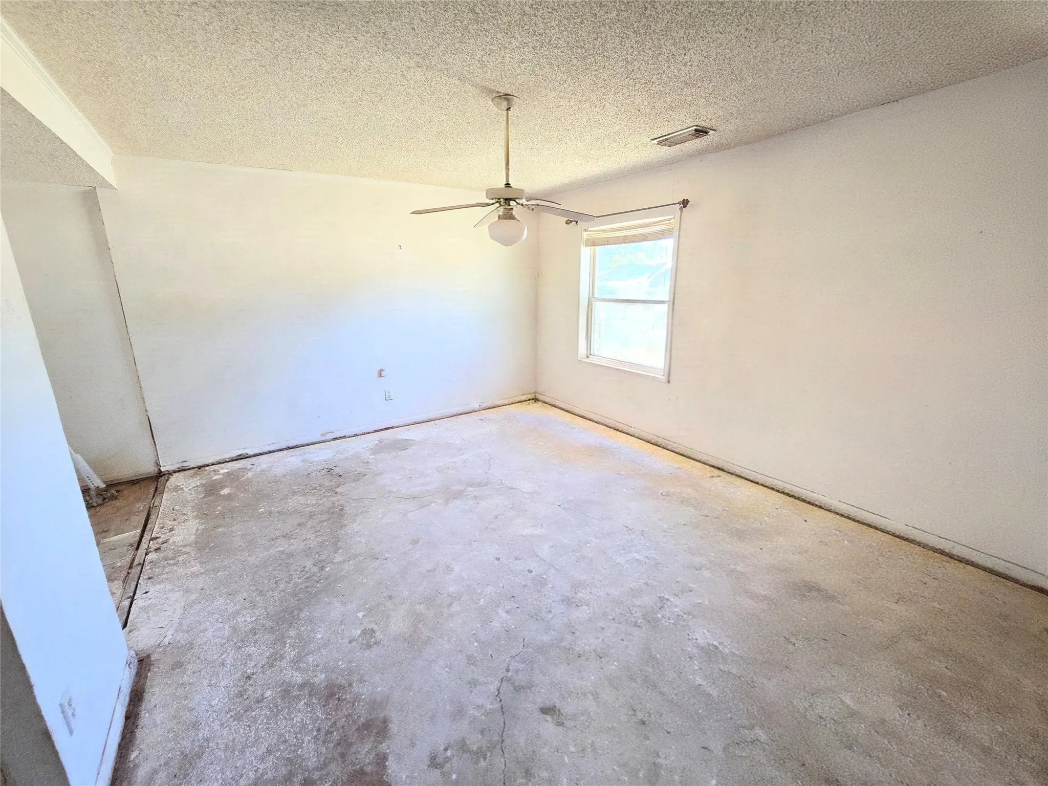 Single Family Residence For Sale in Denton County , 6474 Bear Run Drive, Sanger, Texas 76266, 3 Bedroom, 2 Bathroom, Garage spaces, 1,725 Sqft, built in 1954, mls#21360556, Real Estate Agent in Sanger, Homes For Sale in Denton county, Homes For Sale in Sanger, Realtor in Sanger Texas, Real Estate Brokerage Independent Realty Texas, Luminita Cordes Realtor