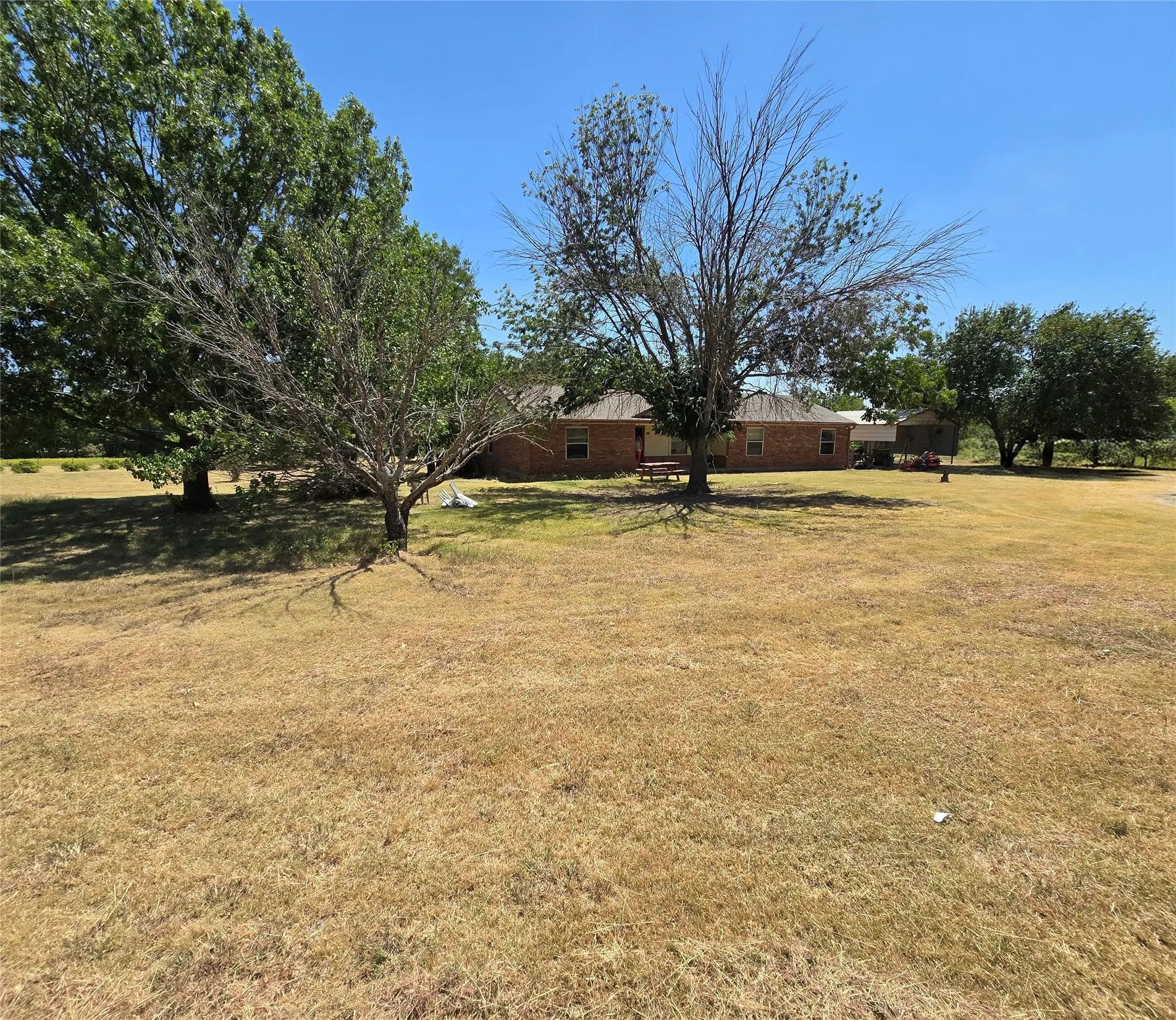 Single Family Residence For Sale in Denton County , 6474 Bear Run Drive, Sanger, Texas 76266, 3 Bedroom, 2 Bathroom, Garage spaces, 1,725 Sqft, built in 1954, mls#21360556, Real Estate Agent in Sanger, Homes For Sale in Denton county, Homes For Sale in Sanger, Realtor in Sanger Texas, Real Estate Brokerage Independent Realty Texas, Luminita Cordes Realtor