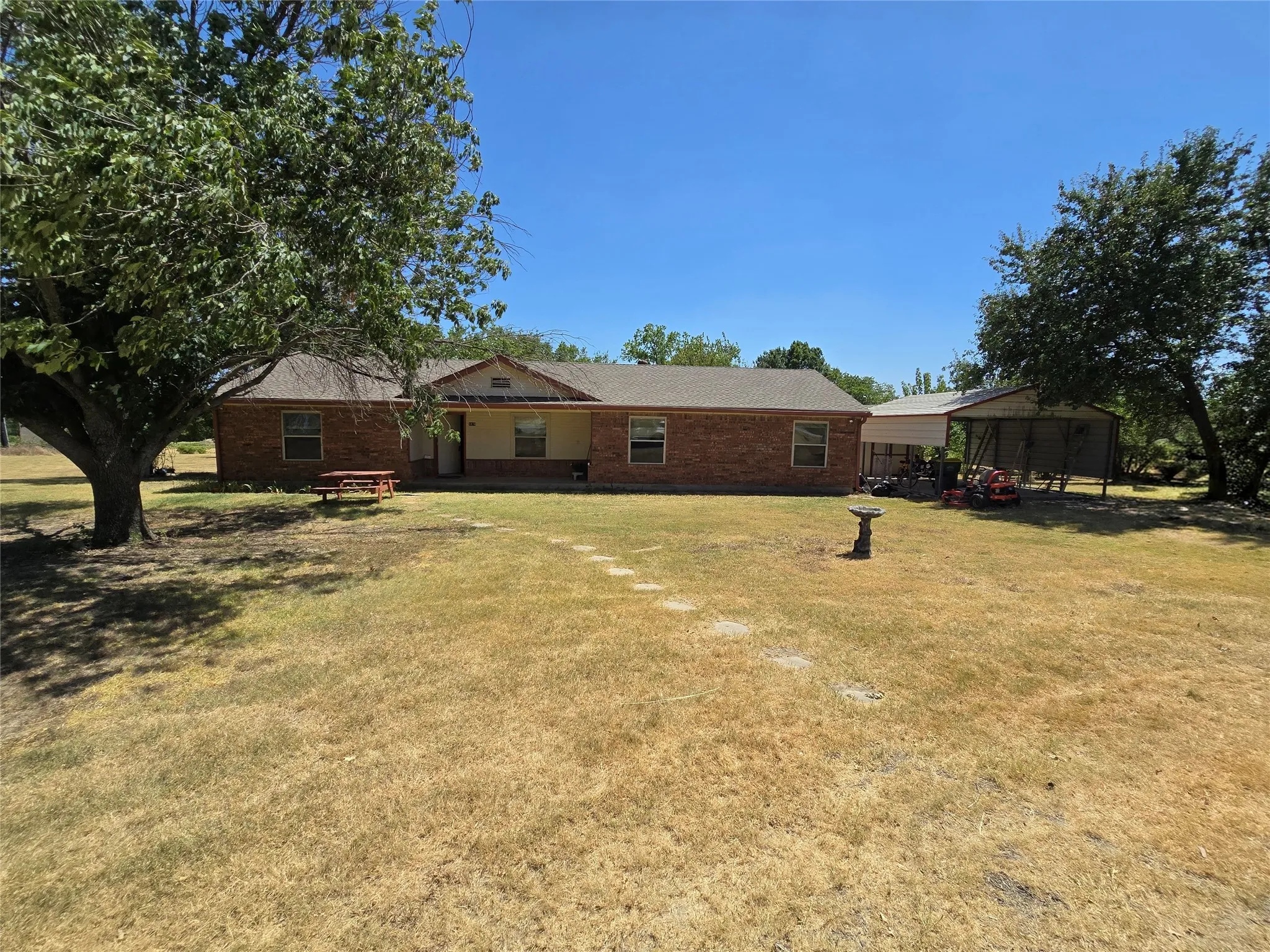 Single Family Residence For Sale in Denton County , 6474 Bear Run Drive, Sanger, Texas 76266, 3 Bedroom, 2 Bathroom, Garage spaces, 1,725 Sqft, built in 1954, mls#21360556, Real Estate Agent in Sanger, Homes For Sale in Denton county, Homes For Sale in Sanger, Realtor in Sanger Texas, Real Estate Brokerage Independent Realty Texas, Luminita Cordes Realtor