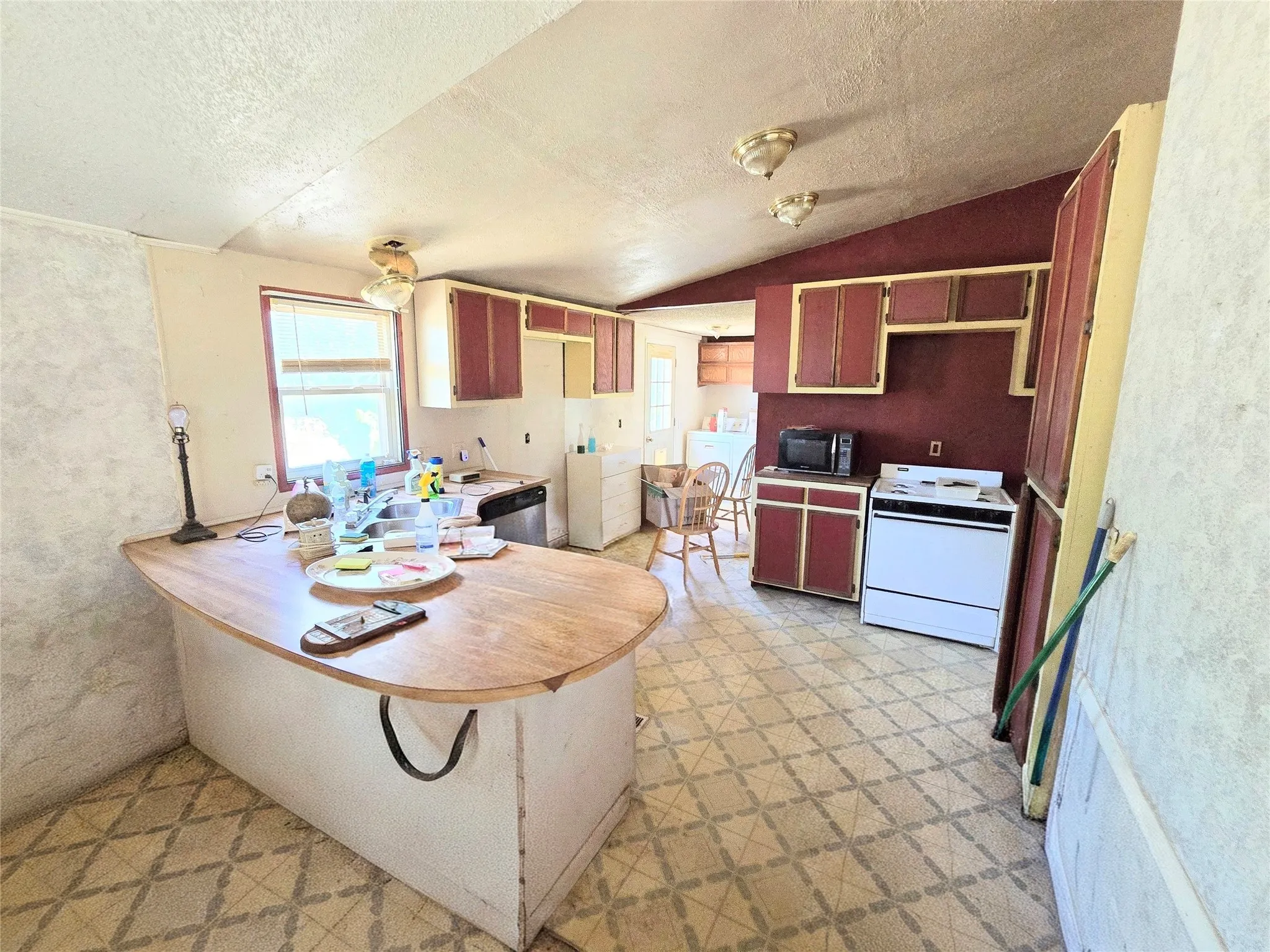 Single Family Residence For Sale in Denton County , 6474 Bear Run Drive, Sanger, Texas 76266, 3 Bedroom, 2 Bathroom, Garage spaces, 1,725 Sqft, built in 1954, mls#21360556, Real Estate Agent in Sanger, Homes For Sale in Denton county, Homes For Sale in Sanger, Realtor in Sanger Texas, Real Estate Brokerage Independent Realty Texas, Luminita Cordes Realtor