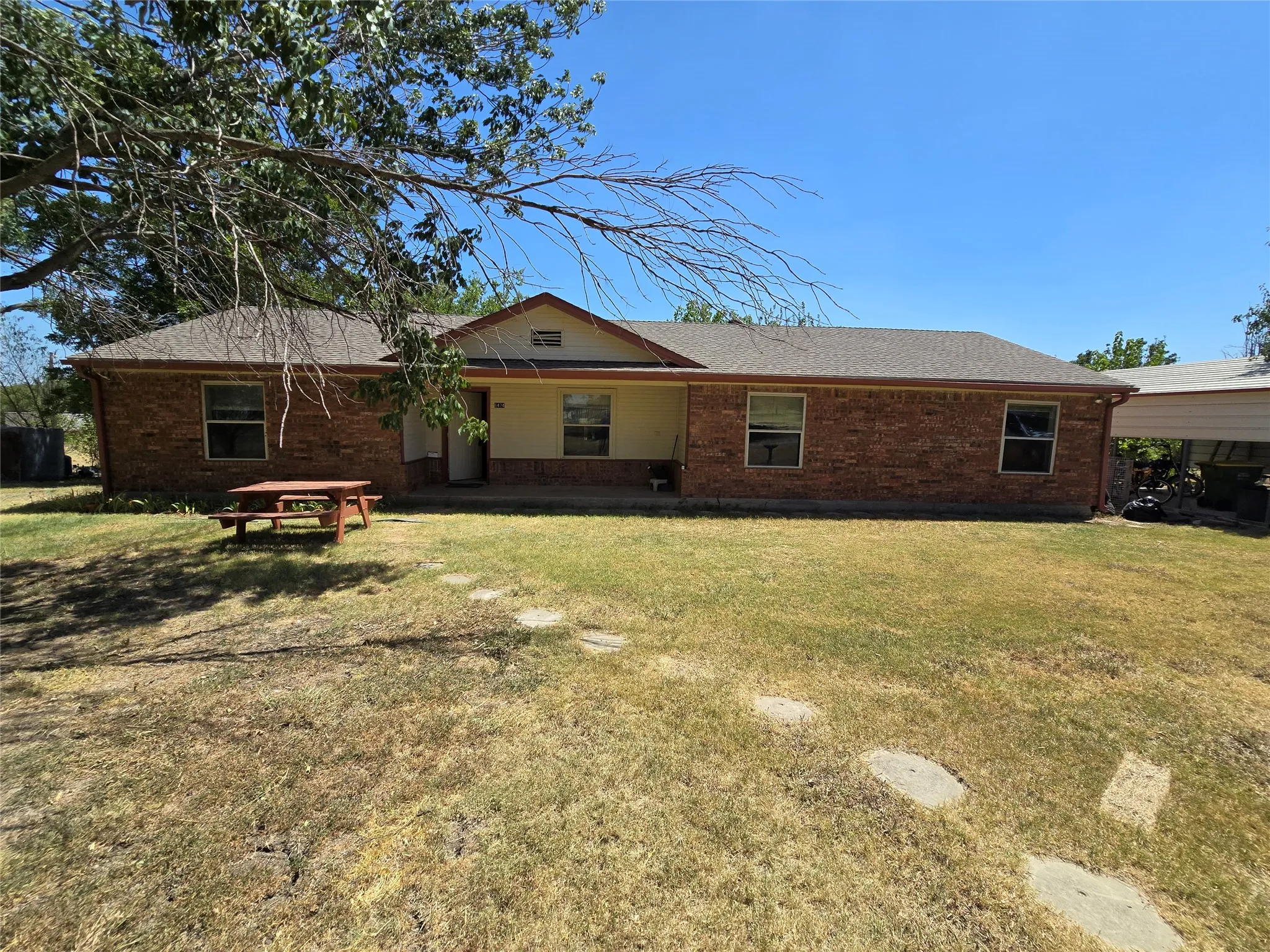 Single Family Residence For Sale in Denton County , 6474 Bear Run Drive, Sanger, Texas 76266, 3 Bedroom, 2 Bathroom, Garage spaces, 1,725 Sqft, built in 1954, mls#21360556, Real Estate Agent in Sanger, Homes For Sale in Denton county, Homes For Sale in Sanger, Realtor in Sanger Texas, Real Estate Brokerage Independent Realty Texas, Luminita Cordes Realtor