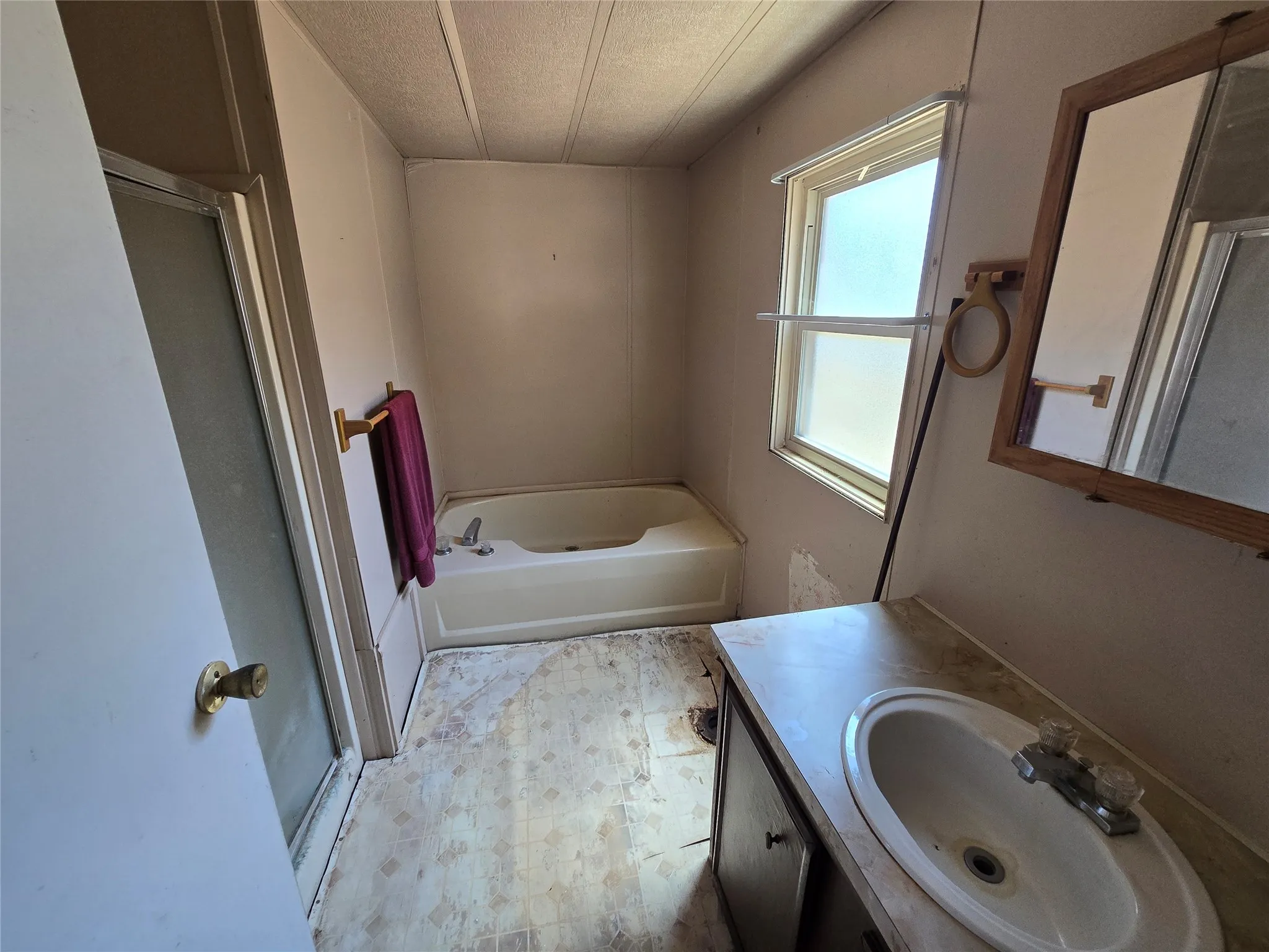 Single Family Residence For Sale in Denton County , 6474 Bear Run Drive, Sanger, Texas 76266, 3 Bedroom, 2 Bathroom, Garage spaces, 1,725 Sqft, built in 1954, mls#21360556, Real Estate Agent in Sanger, Homes For Sale in Denton county, Homes For Sale in Sanger, Realtor in Sanger Texas, Real Estate Brokerage Independent Realty Texas, Luminita Cordes Realtor