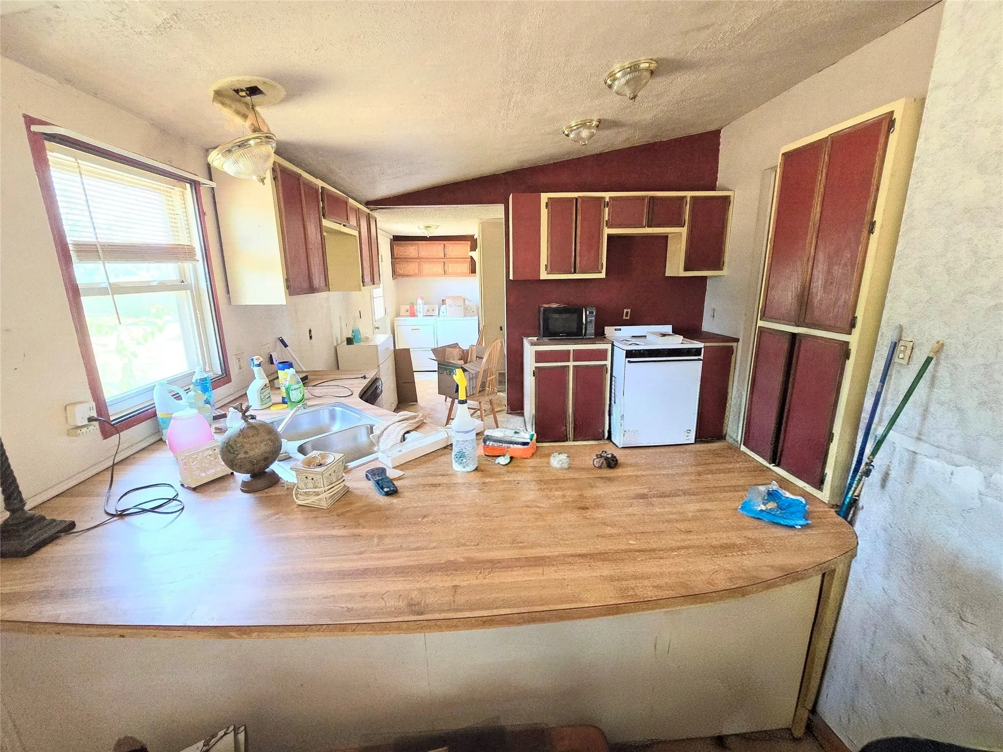 Single Family Residence For Sale in Denton County , 6474 Bear Run Drive, Sanger, Texas 76266, 3 Bedroom, 2 Bathroom, Garage spaces, 1,725 Sqft, built in 1954, mls#21360556, Real Estate Agent in Sanger, Homes For Sale in Denton county, Homes For Sale in Sanger, Realtor in Sanger Texas, Real Estate Brokerage Independent Realty Texas, Luminita Cordes Realtor
