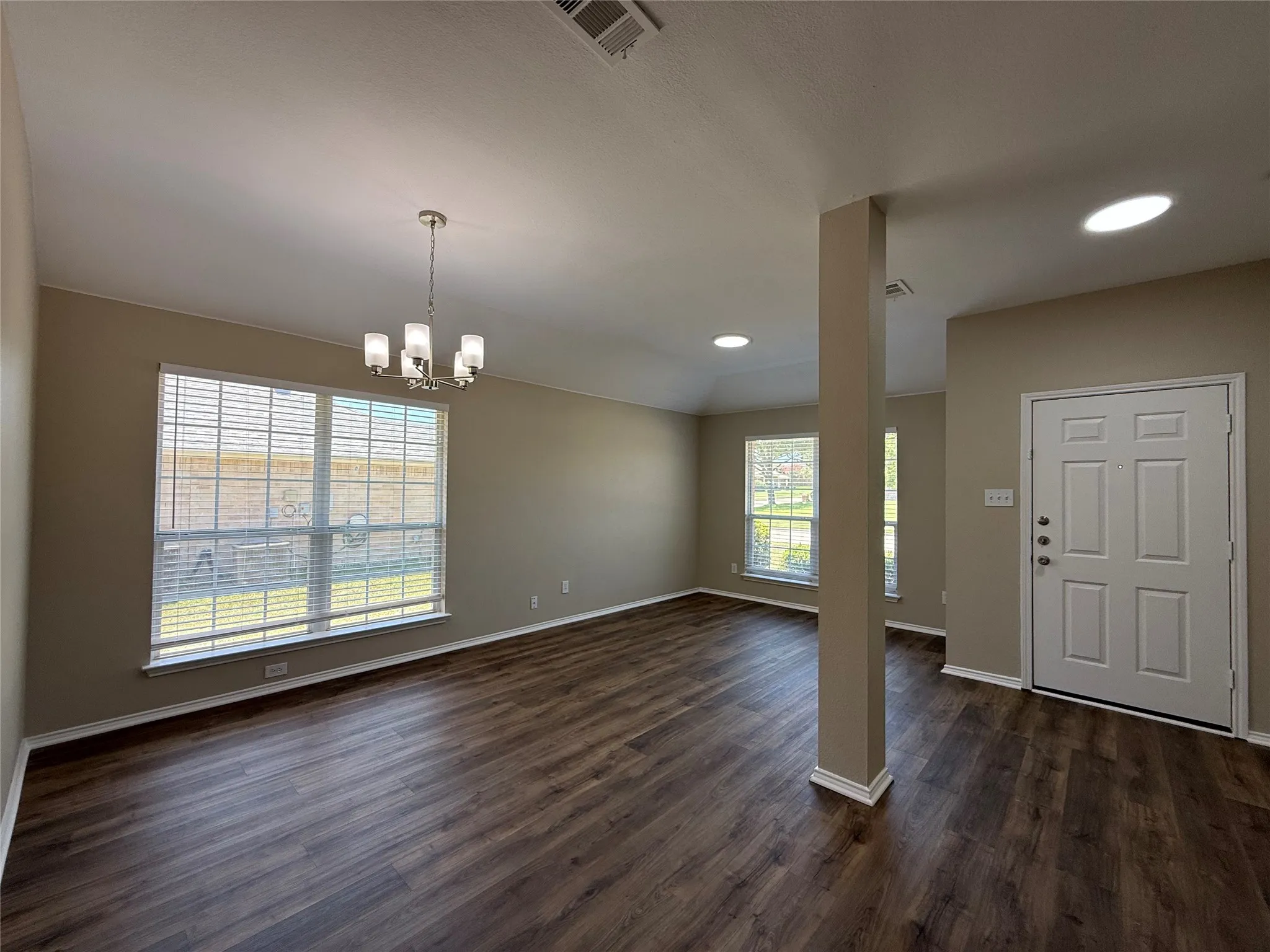 Single Family Residence For Sale in Rockwall County , 2110 Gleaner Drive, Rockwall, Texas 75032, 4 Bedroom, 2 Bathroom, 2 Garage spaces, 2,102 Sqft, built in 2004, mls#21358475, Real Estate Agent in Rockwall, Homes For Sale in Rockwall county, Homes For Sale in Rockwall, Realtor in Rockwall Texas, Real Estate Brokerage Independent Realty Texas, Luminita Cordes Realtor