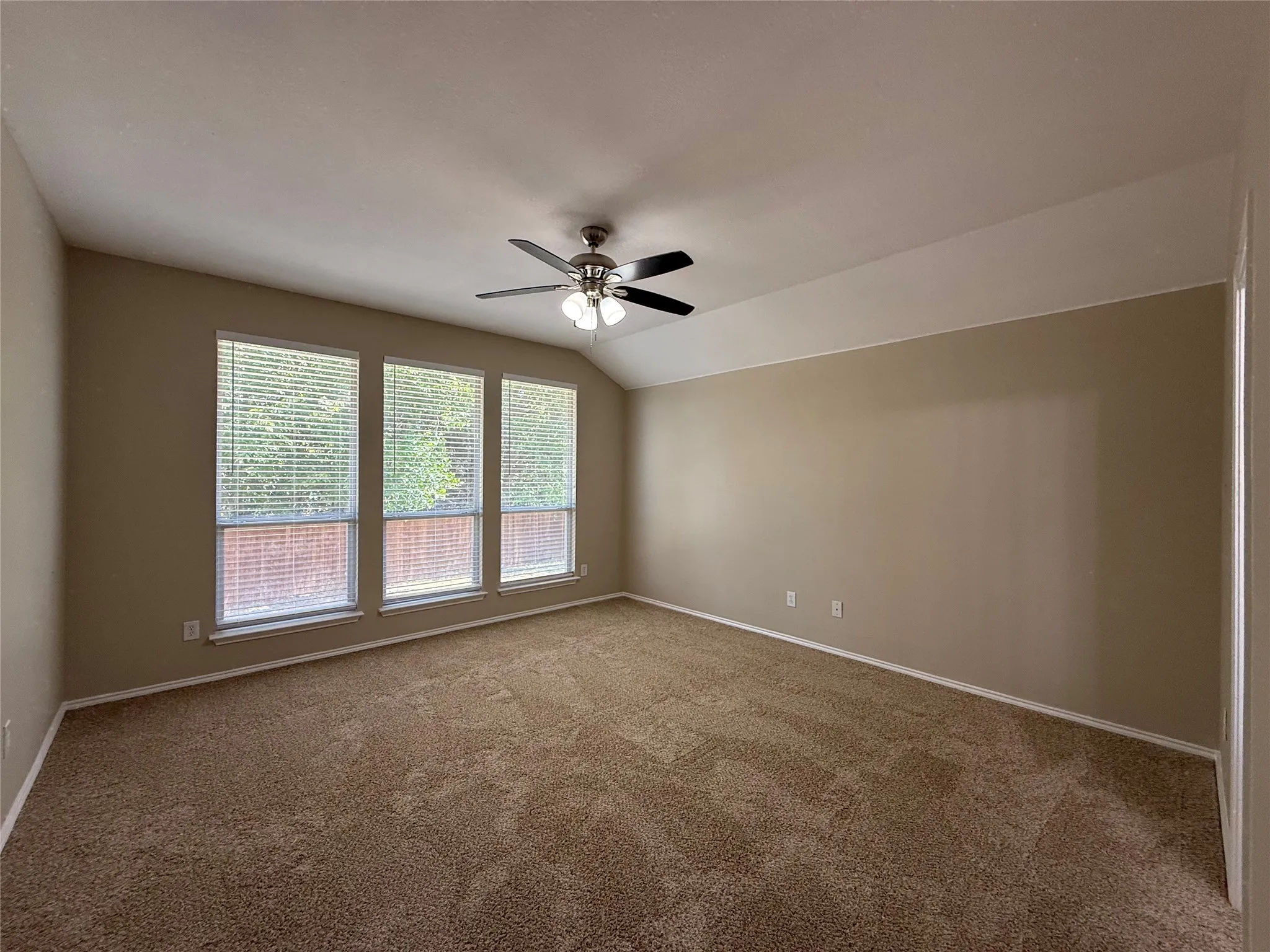 Single Family Residence For Sale in Rockwall County , 2110 Gleaner Drive, Rockwall, Texas 75032, 4 Bedroom, 2 Bathroom, 2 Garage spaces, 2,102 Sqft, built in 2004, mls#21358475, Real Estate Agent in Rockwall, Homes For Sale in Rockwall county, Homes For Sale in Rockwall, Realtor in Rockwall Texas, Real Estate Brokerage Independent Realty Texas, Luminita Cordes Realtor