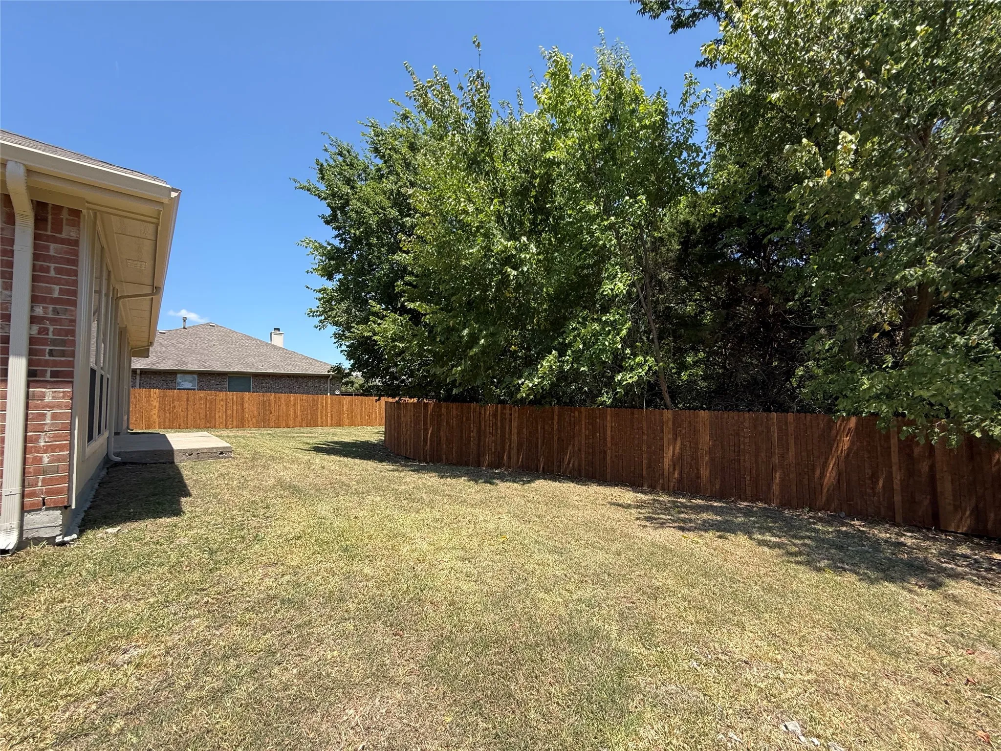 Single Family Residence For Sale in Rockwall County , 2110 Gleaner Drive, Rockwall, Texas 75032, 4 Bedroom, 2 Bathroom, 2 Garage spaces, 2,102 Sqft, built in 2004, mls#21358475, Real Estate Agent in Rockwall, Homes For Sale in Rockwall county, Homes For Sale in Rockwall, Realtor in Rockwall Texas, Real Estate Brokerage Independent Realty Texas, Luminita Cordes Realtor
