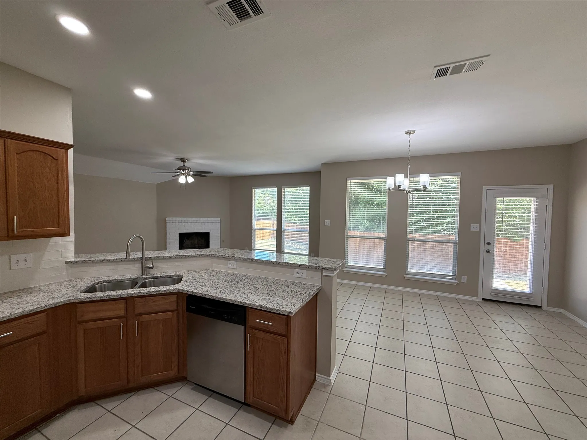 Single Family Residence For Sale in Rockwall County , 2110 Gleaner Drive, Rockwall, Texas 75032, 4 Bedroom, 2 Bathroom, 2 Garage spaces, 2,102 Sqft, built in 2004, mls#21358475, Real Estate Agent in Rockwall, Homes For Sale in Rockwall county, Homes For Sale in Rockwall, Realtor in Rockwall Texas, Real Estate Brokerage Independent Realty Texas, Luminita Cordes Realtor