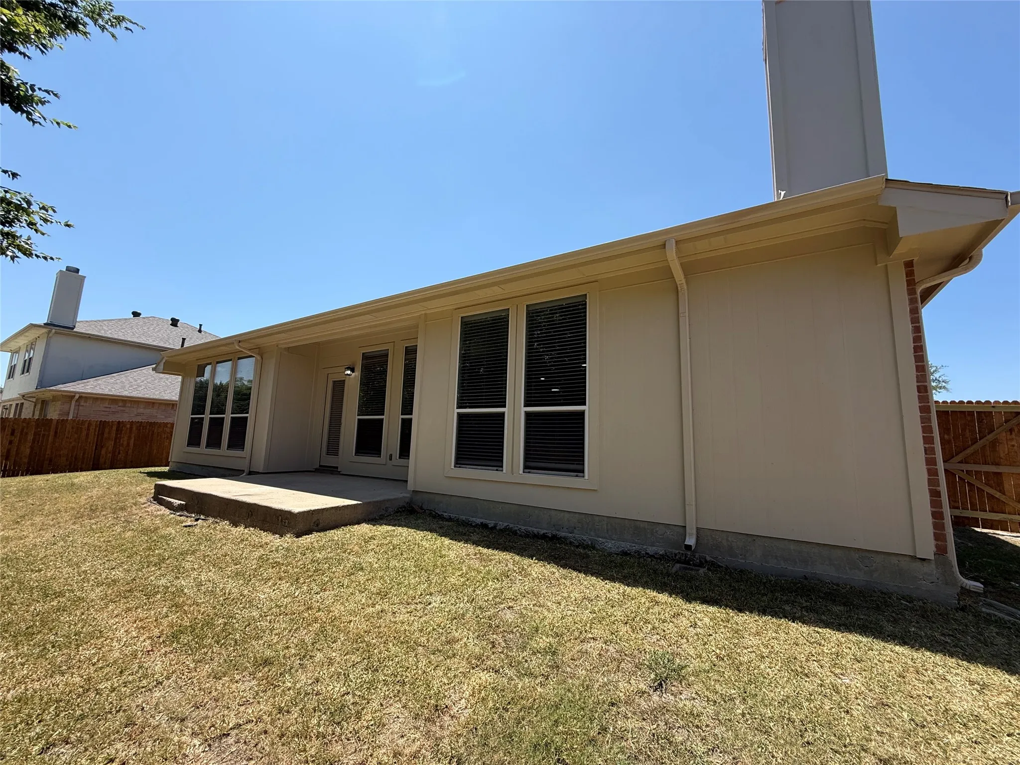 Single Family Residence For Sale in Rockwall County , 2110 Gleaner Drive, Rockwall, Texas 75032, 4 Bedroom, 2 Bathroom, 2 Garage spaces, 2,102 Sqft, built in 2004, mls#21358475, Real Estate Agent in Rockwall, Homes For Sale in Rockwall county, Homes For Sale in Rockwall, Realtor in Rockwall Texas, Real Estate Brokerage Independent Realty Texas, Luminita Cordes Realtor