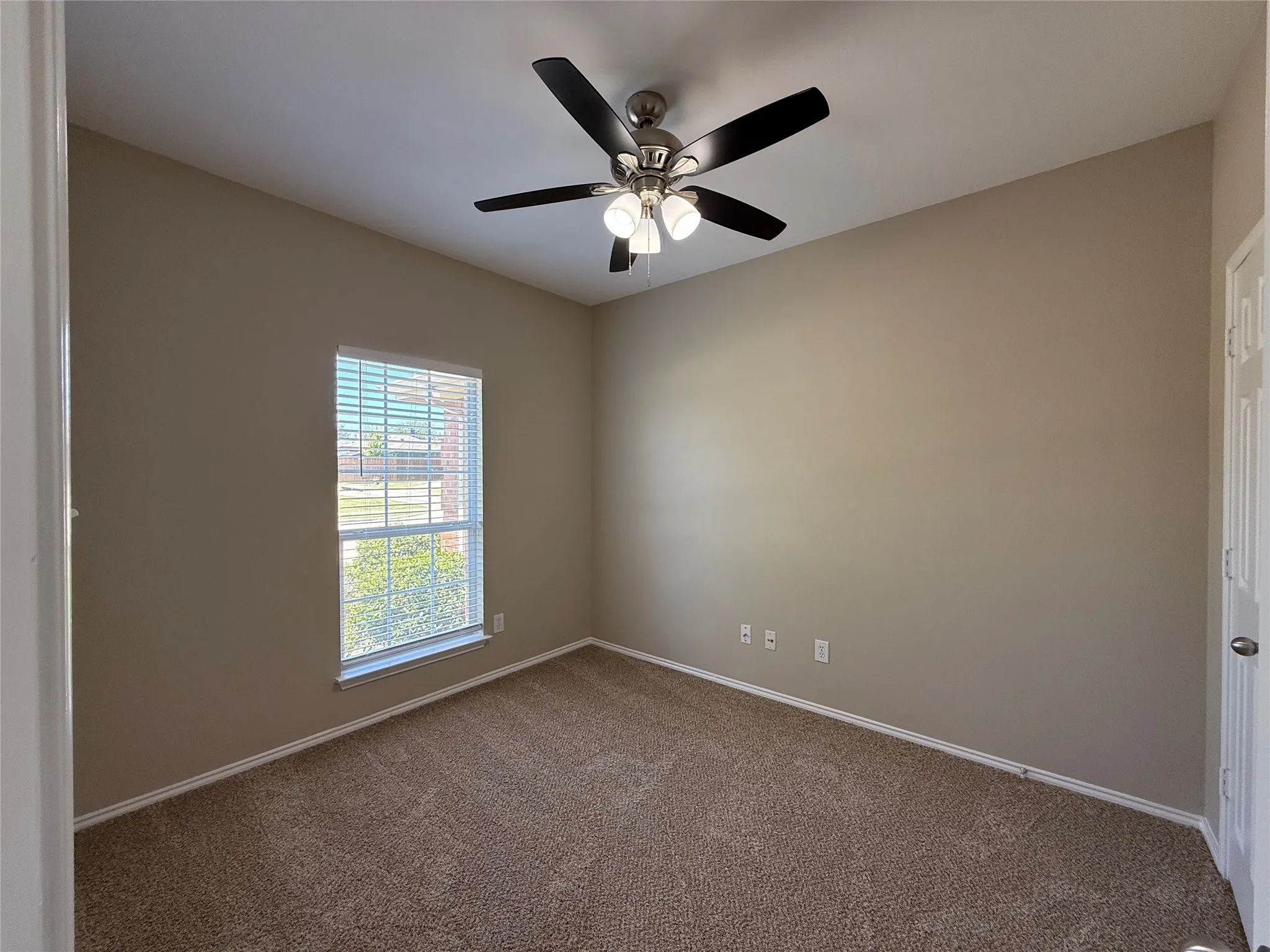 Single Family Residence For Sale in Rockwall County , 2110 Gleaner Drive, Rockwall, Texas 75032, 4 Bedroom, 2 Bathroom, 2 Garage spaces, 2,102 Sqft, built in 2004, mls#21358475, Real Estate Agent in Rockwall, Homes For Sale in Rockwall county, Homes For Sale in Rockwall, Realtor in Rockwall Texas, Real Estate Brokerage Independent Realty Texas, Luminita Cordes Realtor