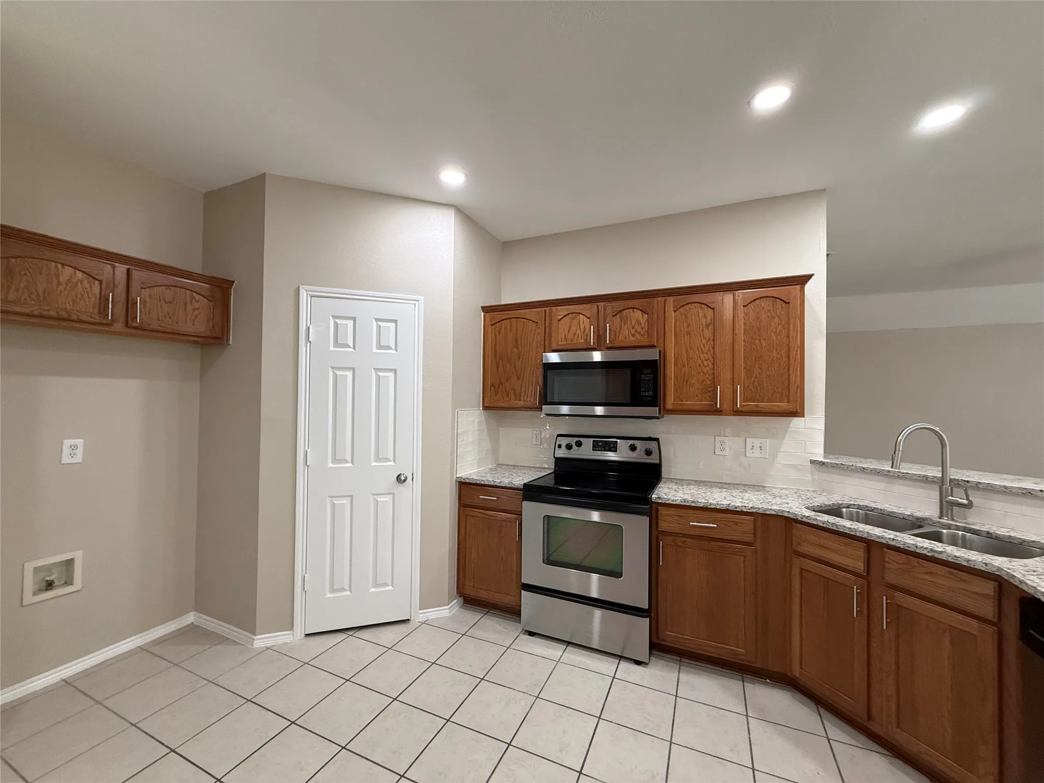 Single Family Residence For Sale in Rockwall County , 2110 Gleaner Drive, Rockwall, Texas 75032, 4 Bedroom, 2 Bathroom, 2 Garage spaces, 2,102 Sqft, built in 2004, mls#21358475, Real Estate Agent in Rockwall, Homes For Sale in Rockwall county, Homes For Sale in Rockwall, Realtor in Rockwall Texas, Real Estate Brokerage Independent Realty Texas, Luminita Cordes Realtor
