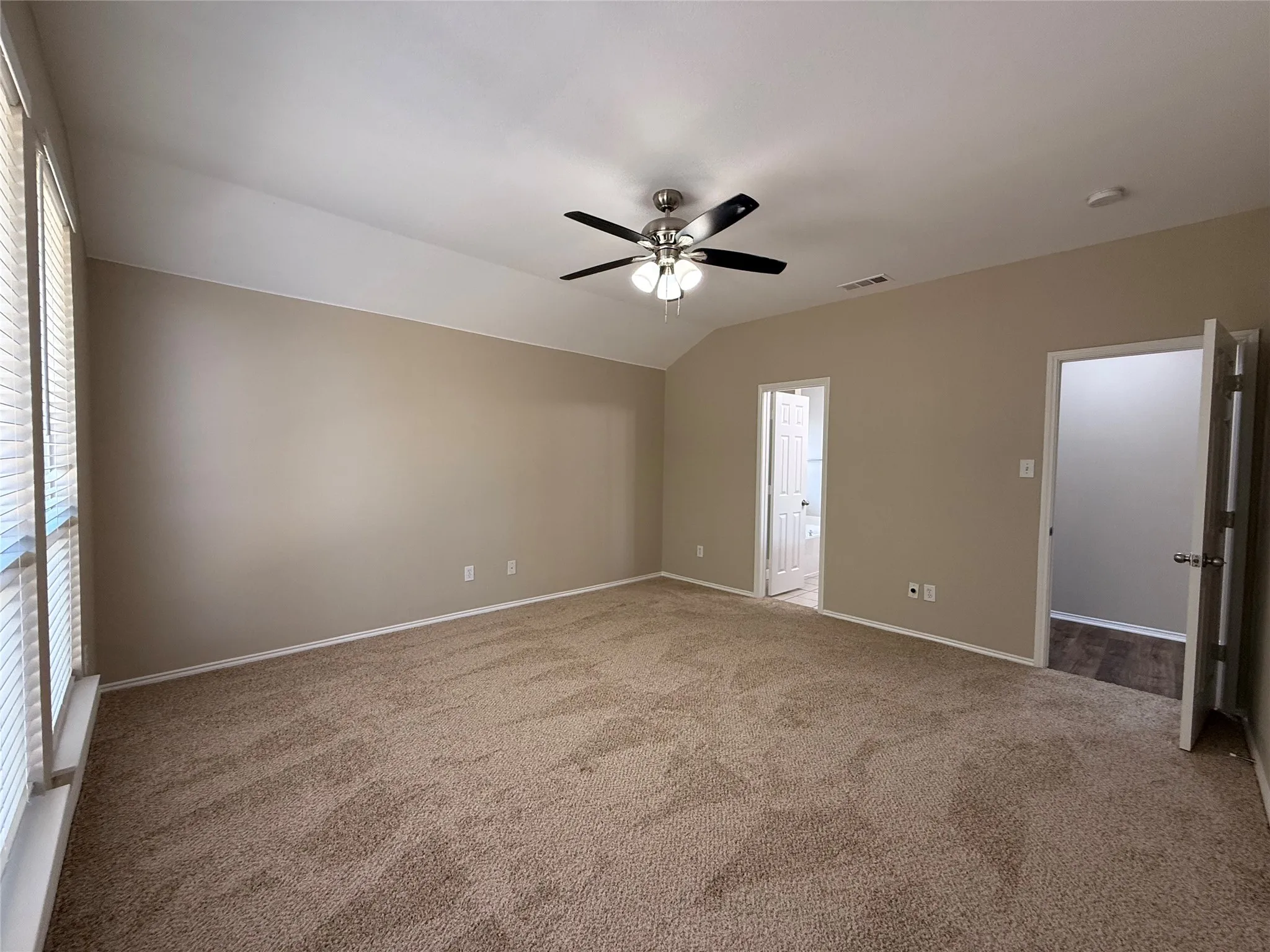 Single Family Residence For Sale in Rockwall County , 2110 Gleaner Drive, Rockwall, Texas 75032, 4 Bedroom, 2 Bathroom, 2 Garage spaces, 2,102 Sqft, built in 2004, mls#21358475, Real Estate Agent in Rockwall, Homes For Sale in Rockwall county, Homes For Sale in Rockwall, Realtor in Rockwall Texas, Real Estate Brokerage Independent Realty Texas, Luminita Cordes Realtor