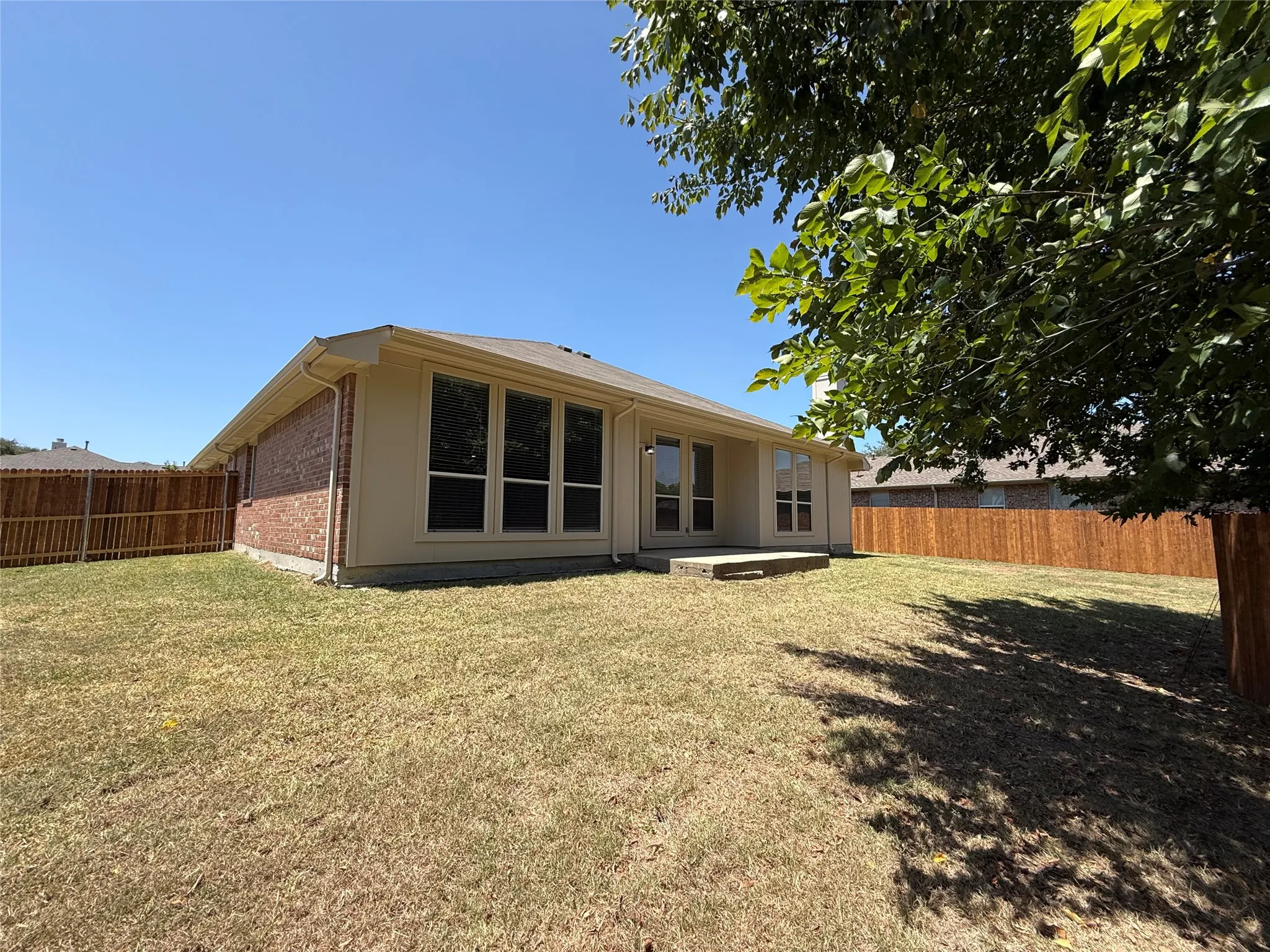 Single Family Residence For Sale in Rockwall County , 2110 Gleaner Drive, Rockwall, Texas 75032, 4 Bedroom, 2 Bathroom, 2 Garage spaces, 2,102 Sqft, built in 2004, mls#21358475, Real Estate Agent in Rockwall, Homes For Sale in Rockwall county, Homes For Sale in Rockwall, Realtor in Rockwall Texas, Real Estate Brokerage Independent Realty Texas, Luminita Cordes Realtor