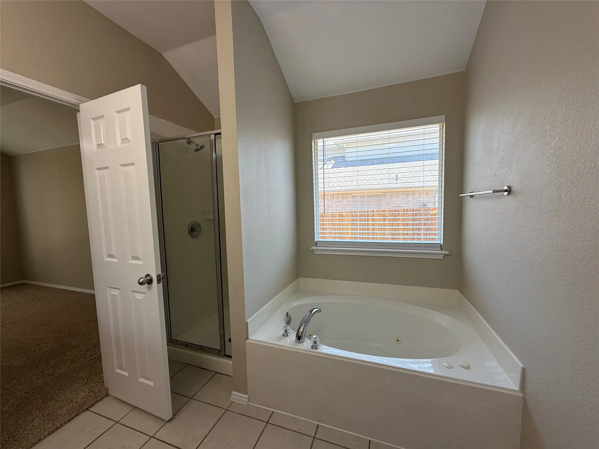 Single Family Residence For Sale in Rockwall County , 2110 Gleaner Drive, Rockwall, Texas 75032, 4 Bedroom, 2 Bathroom, 2 Garage spaces, 2,102 Sqft, built in 2004, mls#21358475, Real Estate Agent in Rockwall, Homes For Sale in Rockwall county, Homes For Sale in Rockwall, Realtor in Rockwall Texas, Real Estate Brokerage Independent Realty Texas, Luminita Cordes Realtor