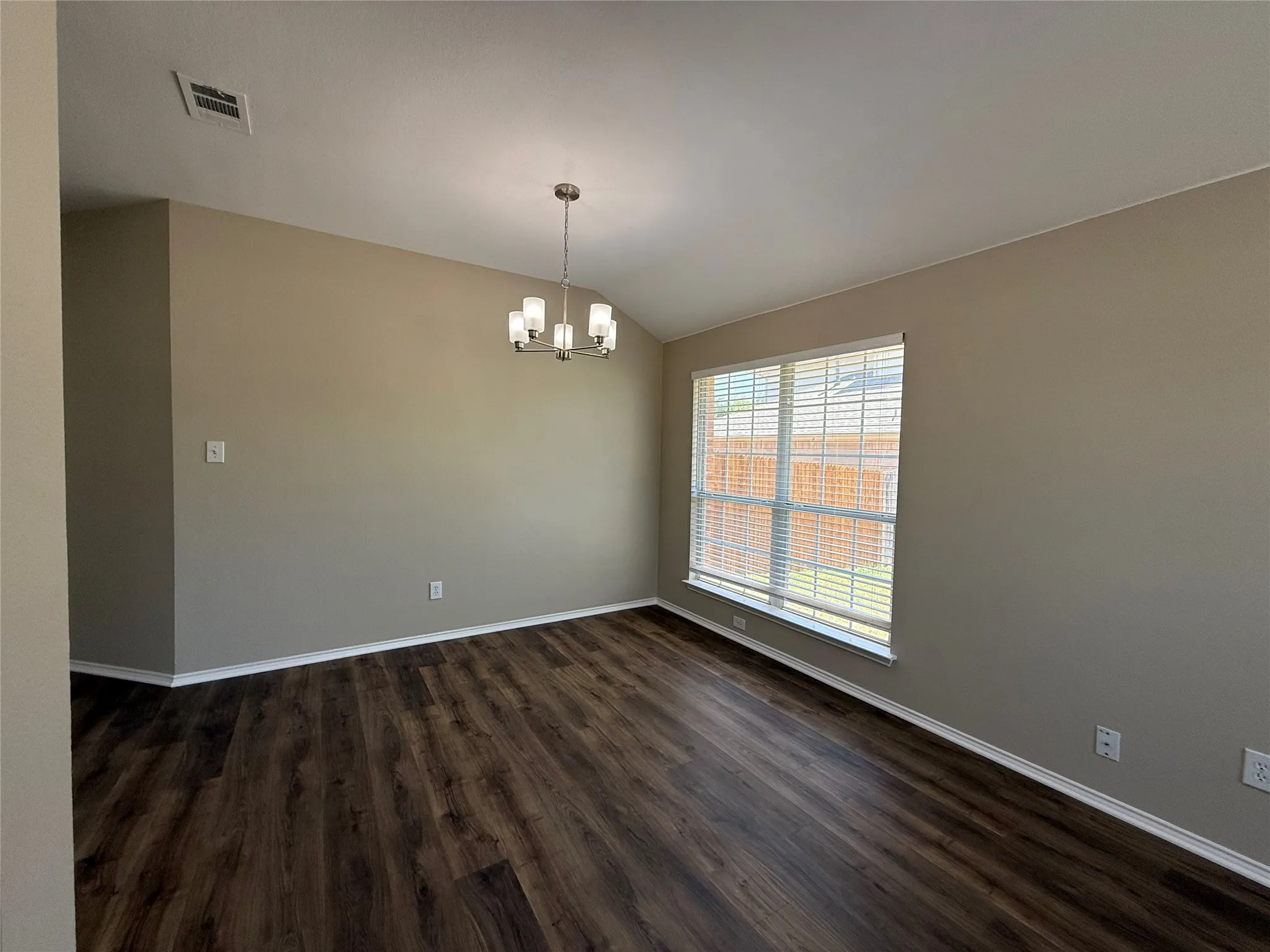 Single Family Residence For Sale in Rockwall County , 2110 Gleaner Drive, Rockwall, Texas 75032, 4 Bedroom, 2 Bathroom, 2 Garage spaces, 2,102 Sqft, built in 2004, mls#21358475, Real Estate Agent in Rockwall, Homes For Sale in Rockwall county, Homes For Sale in Rockwall, Realtor in Rockwall Texas, Real Estate Brokerage Independent Realty Texas, Luminita Cordes Realtor