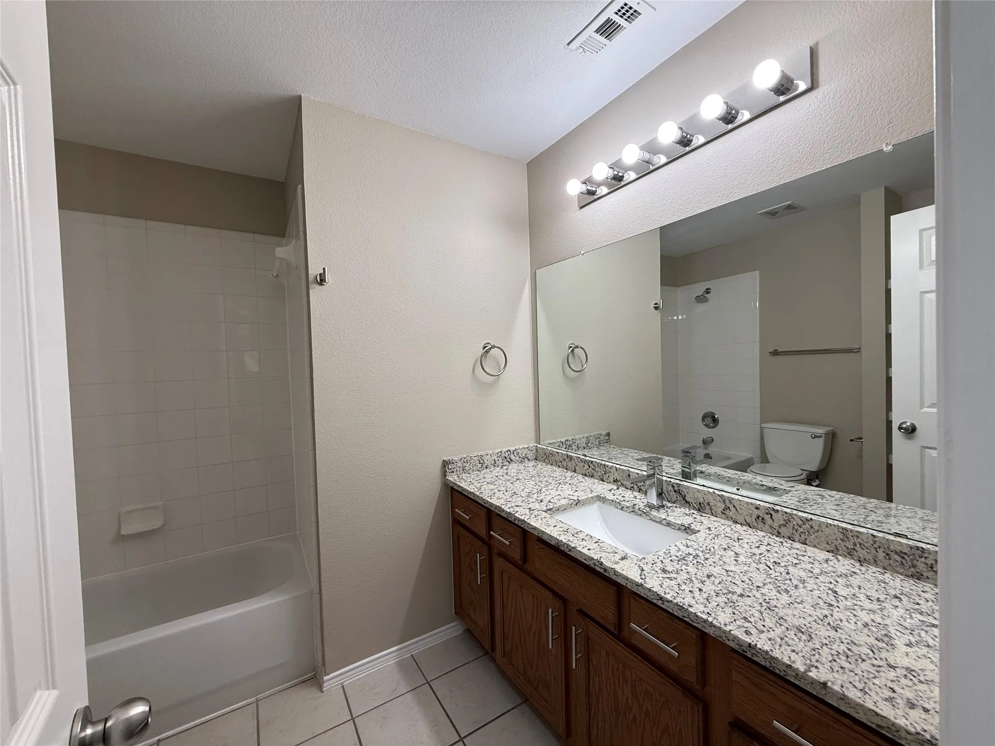 Single Family Residence For Sale in Rockwall County , 2110 Gleaner Drive, Rockwall, Texas 75032, 4 Bedroom, 2 Bathroom, 2 Garage spaces, 2,102 Sqft, built in 2004, mls#21358475, Real Estate Agent in Rockwall, Homes For Sale in Rockwall county, Homes For Sale in Rockwall, Realtor in Rockwall Texas, Real Estate Brokerage Independent Realty Texas, Luminita Cordes Realtor