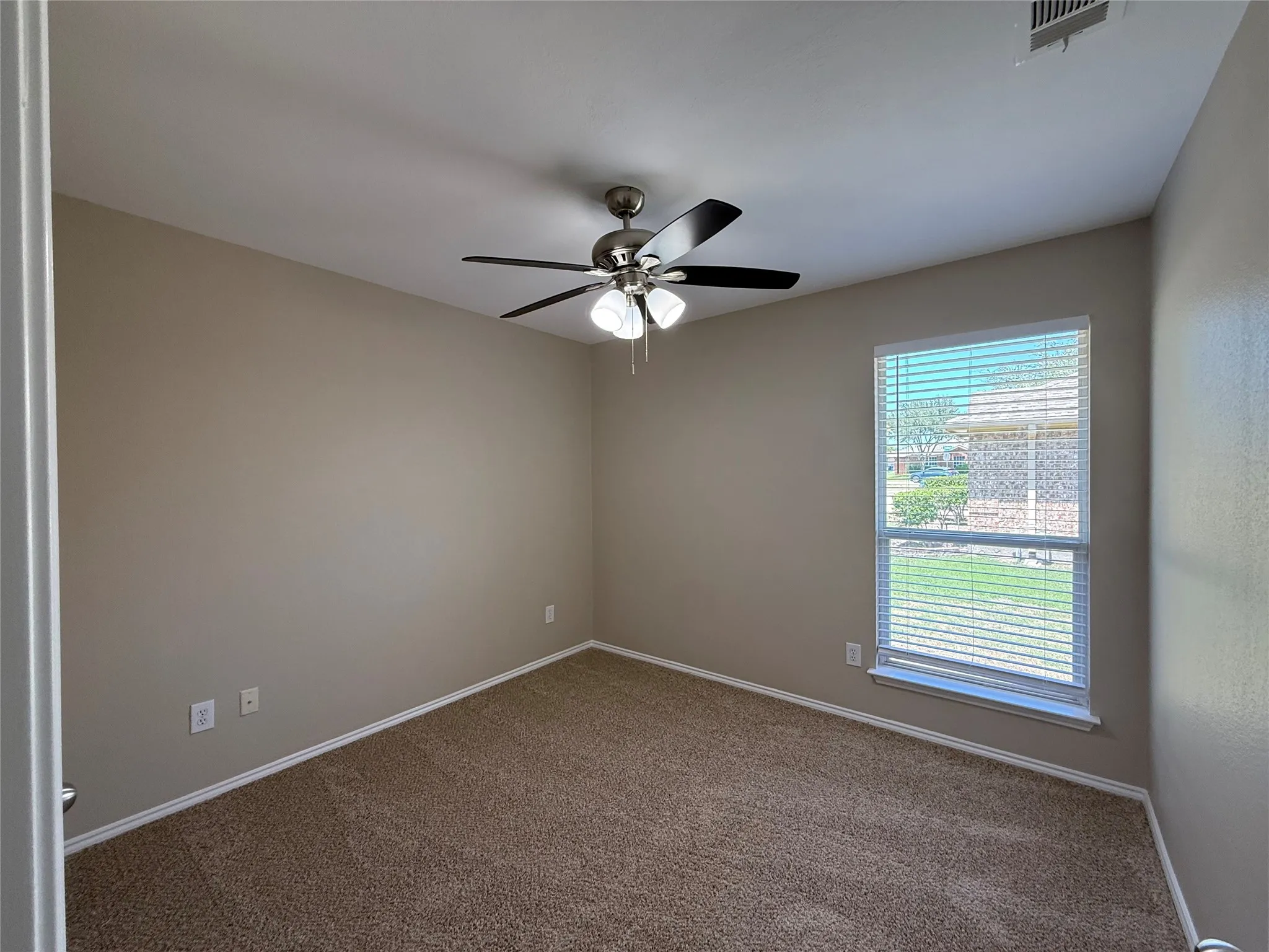 Single Family Residence For Sale in Rockwall County , 2110 Gleaner Drive, Rockwall, Texas 75032, 4 Bedroom, 2 Bathroom, 2 Garage spaces, 2,102 Sqft, built in 2004, mls#21358475, Real Estate Agent in Rockwall, Homes For Sale in Rockwall county, Homes For Sale in Rockwall, Realtor in Rockwall Texas, Real Estate Brokerage Independent Realty Texas, Luminita Cordes Realtor