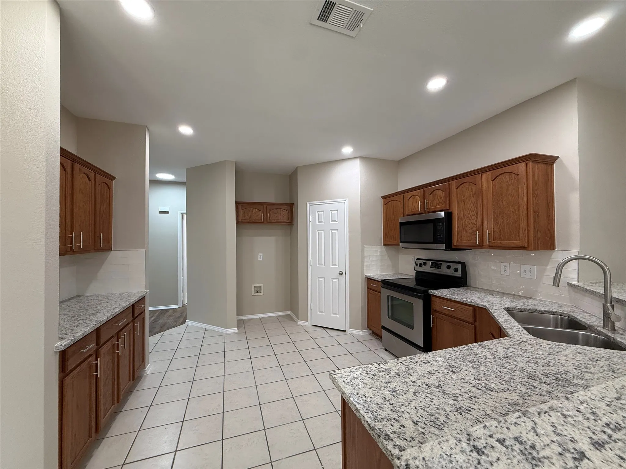 Single Family Residence For Sale in Rockwall County , 2110 Gleaner Drive, Rockwall, Texas 75032, 4 Bedroom, 2 Bathroom, 2 Garage spaces, 2,102 Sqft, built in 2004, mls#21358475, Real Estate Agent in Rockwall, Homes For Sale in Rockwall county, Homes For Sale in Rockwall, Realtor in Rockwall Texas, Real Estate Brokerage Independent Realty Texas, Luminita Cordes Realtor