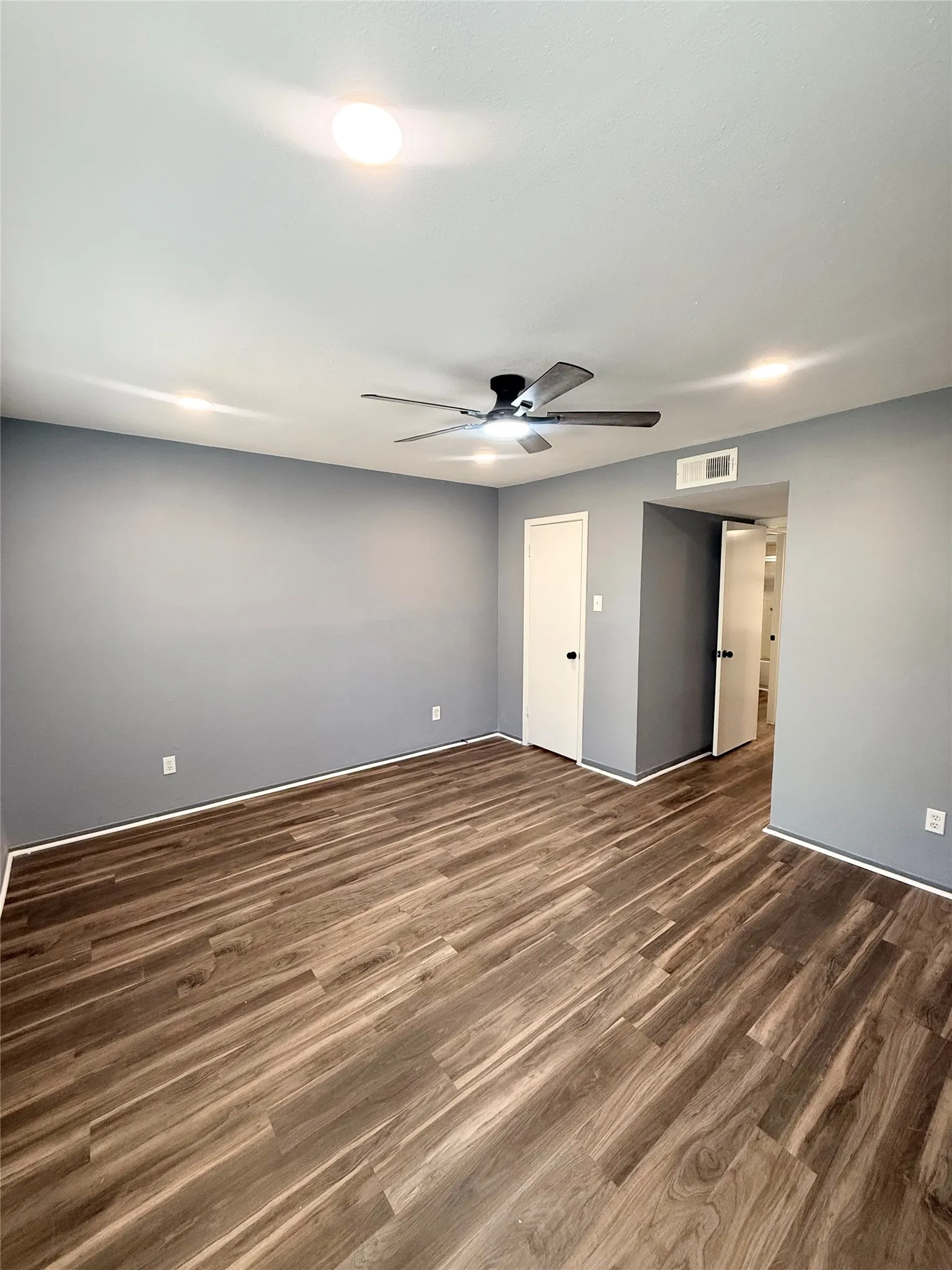 Condominium For Rent in Dallas County , 10650 Steppington Drive 110, Dallas, Texas 75230, 1 Bedroom, 1 Bathroom, Garage spaces, 769 Sqft, built in 1979, mls#21360511, Real Estate Agent in Dallas, Homes For Rent in Dallas county, Homes For Rent in Dallas, Realtor in Dallas Texas, Real Estate Brokerage Independent Realty Texas, Luminita Cordes Realtor