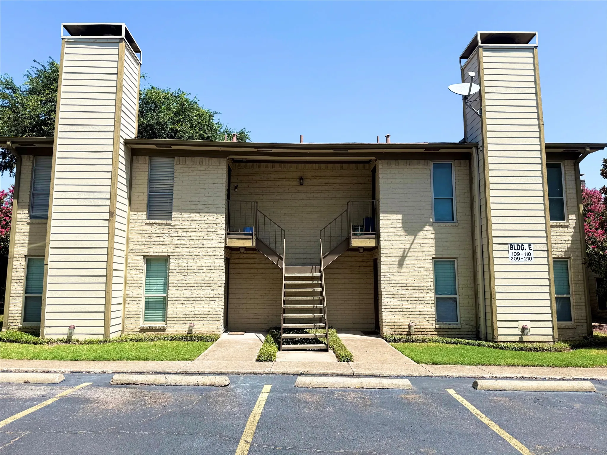 Condominium For Rent in Dallas County , 10650 Steppington Drive 110, Dallas, Texas 75230, 1 Bedroom, 1 Bathroom, Garage spaces, 769 Sqft, built in 1979, mls#21360511, Real Estate Agent in Dallas, Homes For Rent in Dallas county, Homes For Rent in Dallas, Realtor in Dallas Texas, Real Estate Brokerage Independent Realty Texas, Luminita Cordes Realtor