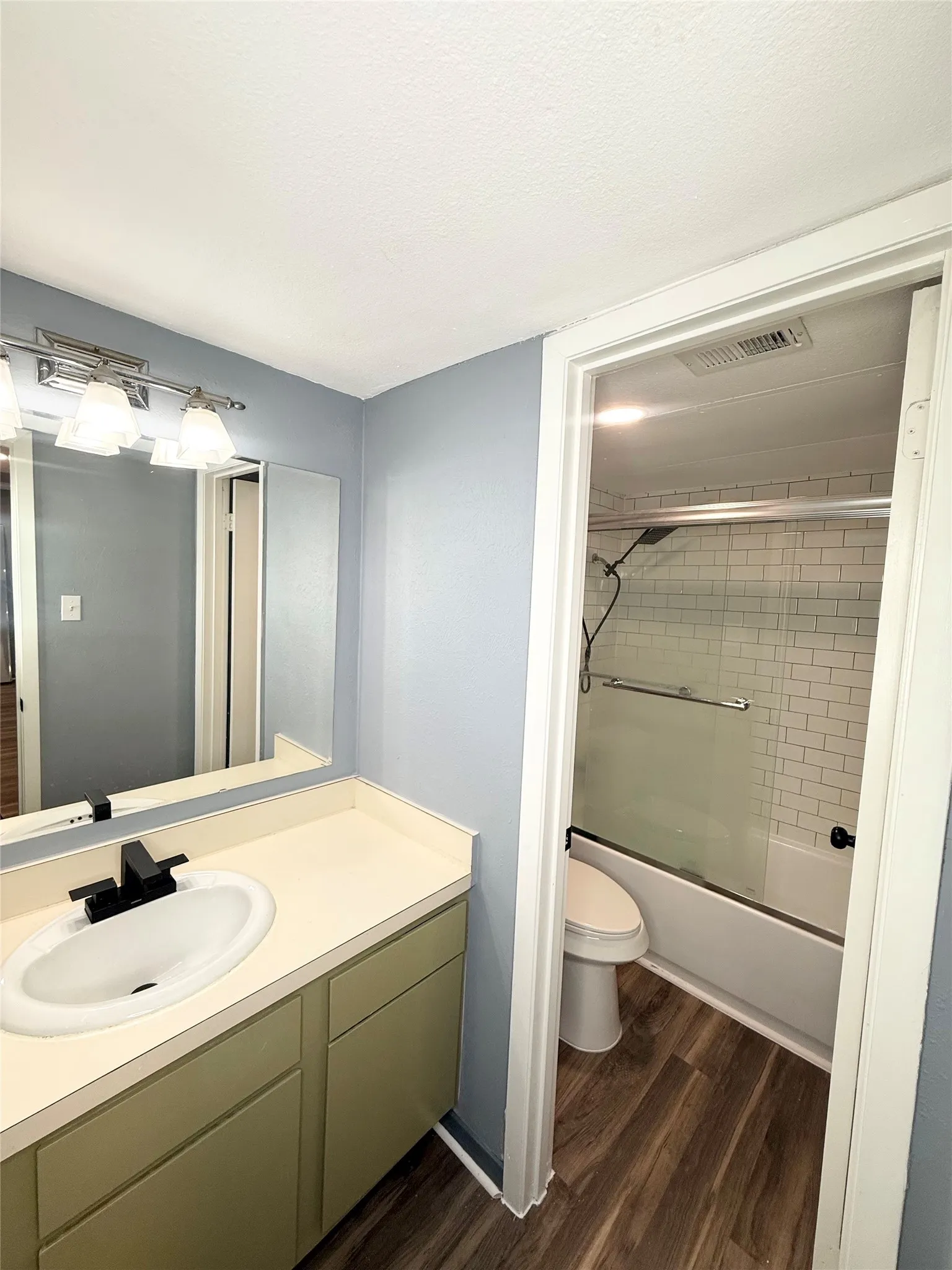 Condominium For Rent in Dallas County , 10650 Steppington Drive 110, Dallas, Texas 75230, 1 Bedroom, 1 Bathroom, Garage spaces, 769 Sqft, built in 1979, mls#21360511, Real Estate Agent in Dallas, Homes For Rent in Dallas county, Homes For Rent in Dallas, Realtor in Dallas Texas, Real Estate Brokerage Independent Realty Texas, Luminita Cordes Realtor