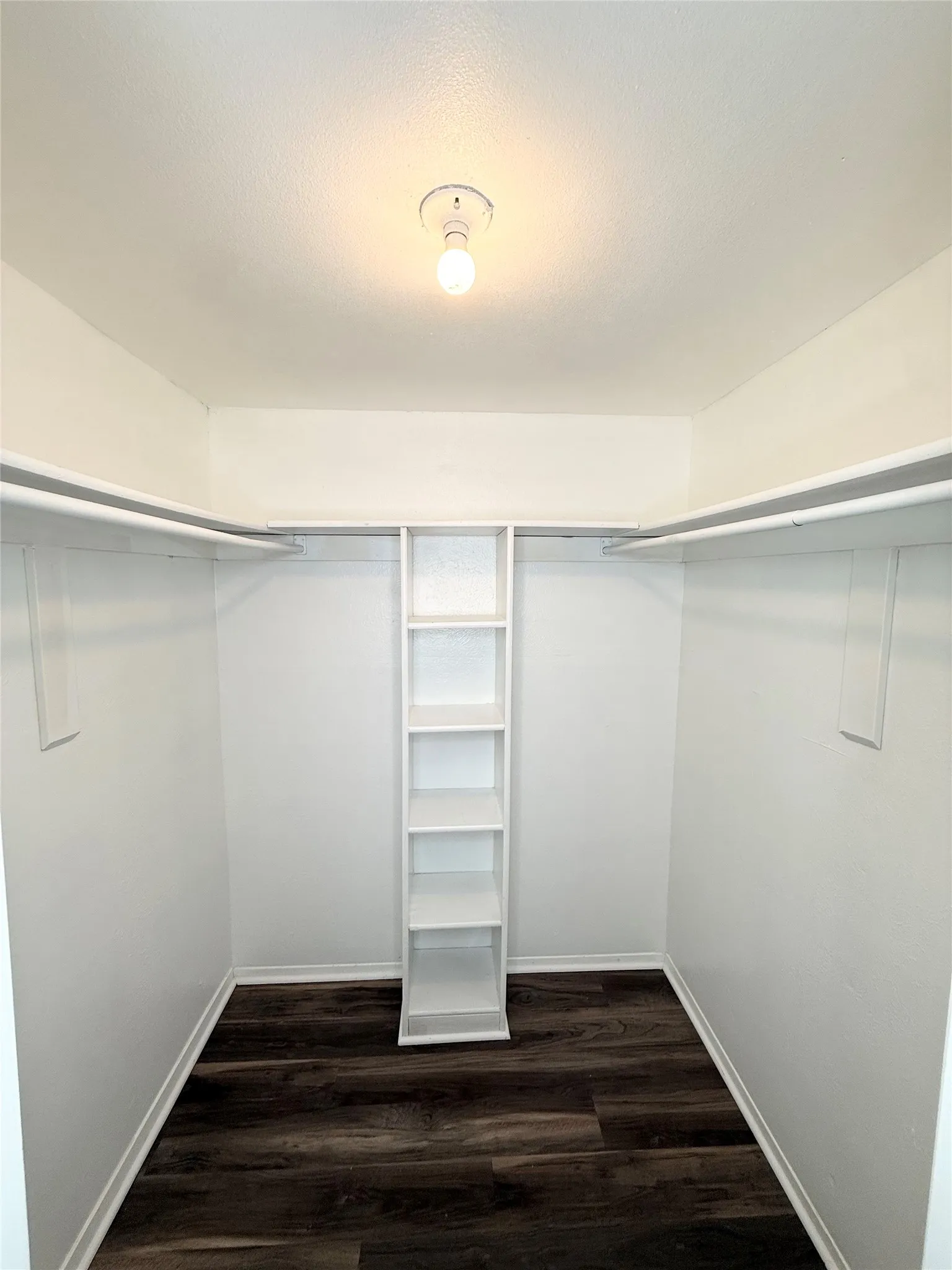 Condominium For Rent in Dallas County , 10650 Steppington Drive 110, Dallas, Texas 75230, 1 Bedroom, 1 Bathroom, Garage spaces, 769 Sqft, built in 1979, mls#21360511, Real Estate Agent in Dallas, Homes For Rent in Dallas county, Homes For Rent in Dallas, Realtor in Dallas Texas, Real Estate Brokerage Independent Realty Texas, Luminita Cordes Realtor
