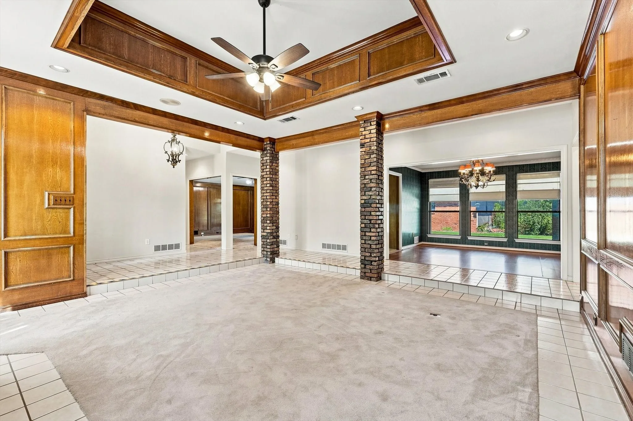 Single Family Residence For Sale in Dallas County , 205 Split Rock Terrace, Ovilla, Texas 75154, 3 Bedroom, 3 Bathroom, 2 Garage spaces, 3,065 Sqft, built in 1984, mls#21353908, Real Estate Agent in Ovilla, Homes For Sale in Dallas county, Homes For Sale in Ovilla, Realtor in Ovilla Texas, Real Estate Brokerage Independent Realty Texas, Luminita Cordes Realtor