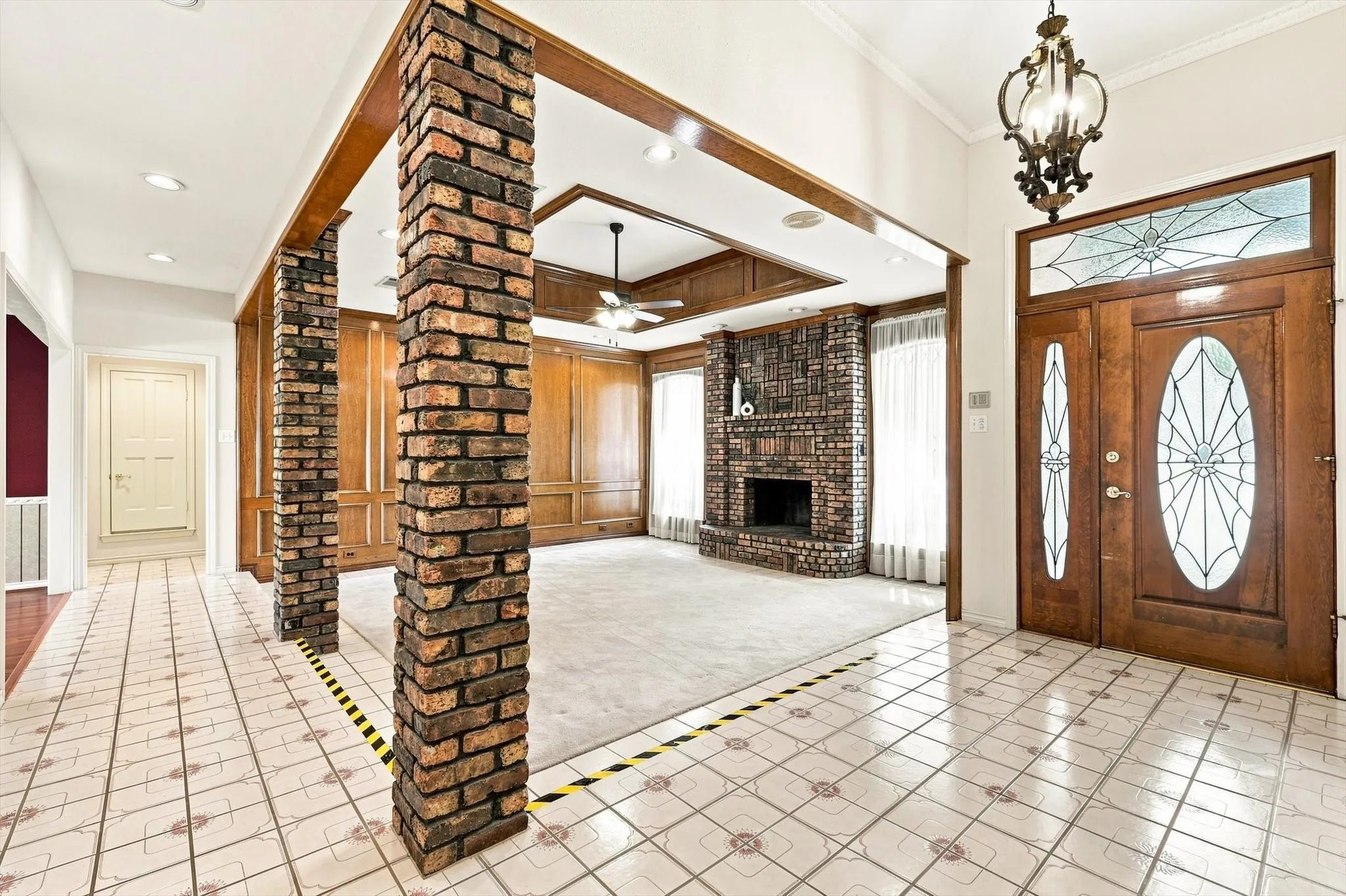 Single Family Residence For Sale in Dallas County , 205 Split Rock Terrace, Ovilla, Texas 75154, 3 Bedroom, 3 Bathroom, 2 Garage spaces, 3,065 Sqft, built in 1984, mls#21353908, Real Estate Agent in Ovilla, Homes For Sale in Dallas county, Homes For Sale in Ovilla, Realtor in Ovilla Texas, Real Estate Brokerage Independent Realty Texas, Luminita Cordes Realtor