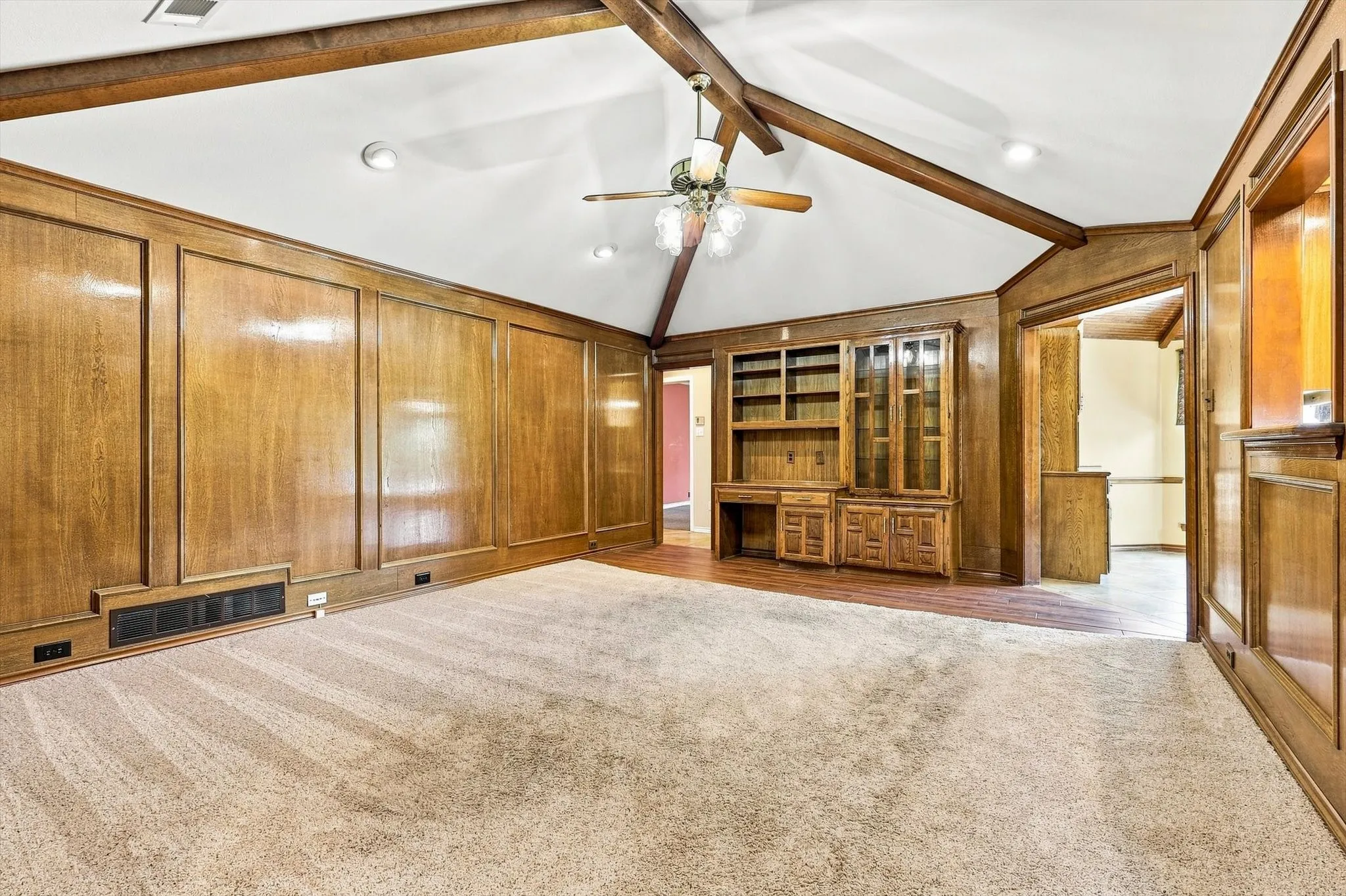 Single Family Residence For Sale in Dallas County , 205 Split Rock Terrace, Ovilla, Texas 75154, 3 Bedroom, 3 Bathroom, 2 Garage spaces, 3,065 Sqft, built in 1984, mls#21353908, Real Estate Agent in Ovilla, Homes For Sale in Dallas county, Homes For Sale in Ovilla, Realtor in Ovilla Texas, Real Estate Brokerage Independent Realty Texas, Luminita Cordes Realtor