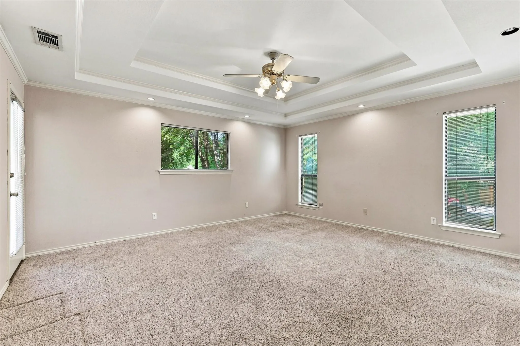 Single Family Residence For Sale in Dallas County , 205 Split Rock Terrace, Ovilla, Texas 75154, 3 Bedroom, 3 Bathroom, 2 Garage spaces, 3,065 Sqft, built in 1984, mls#21353908, Real Estate Agent in Ovilla, Homes For Sale in Dallas county, Homes For Sale in Ovilla, Realtor in Ovilla Texas, Real Estate Brokerage Independent Realty Texas, Luminita Cordes Realtor