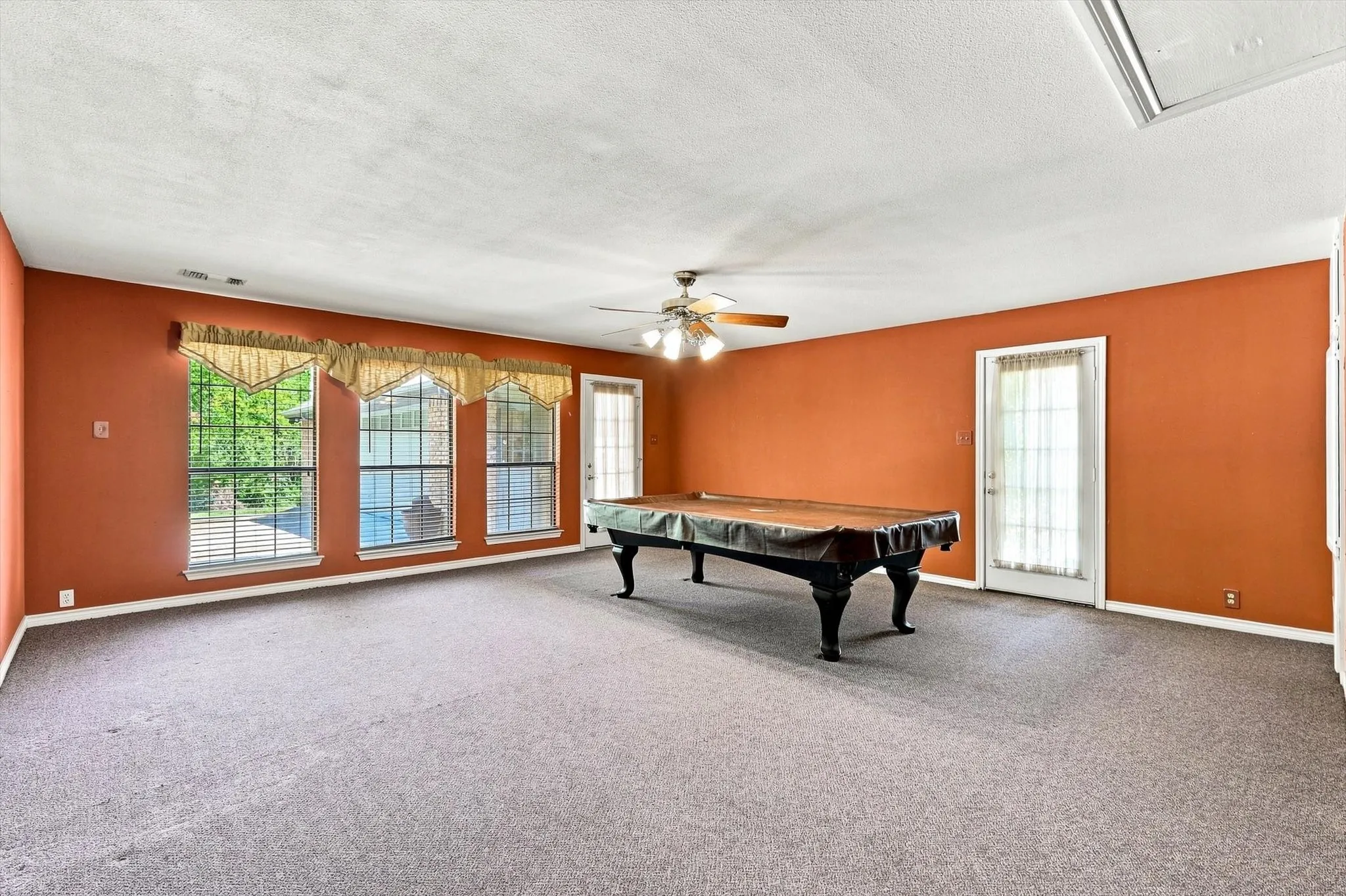 Single Family Residence For Sale in Dallas County , 205 Split Rock Terrace, Ovilla, Texas 75154, 3 Bedroom, 3 Bathroom, 2 Garage spaces, 3,065 Sqft, built in 1984, mls#21353908, Real Estate Agent in Ovilla, Homes For Sale in Dallas county, Homes For Sale in Ovilla, Realtor in Ovilla Texas, Real Estate Brokerage Independent Realty Texas, Luminita Cordes Realtor
