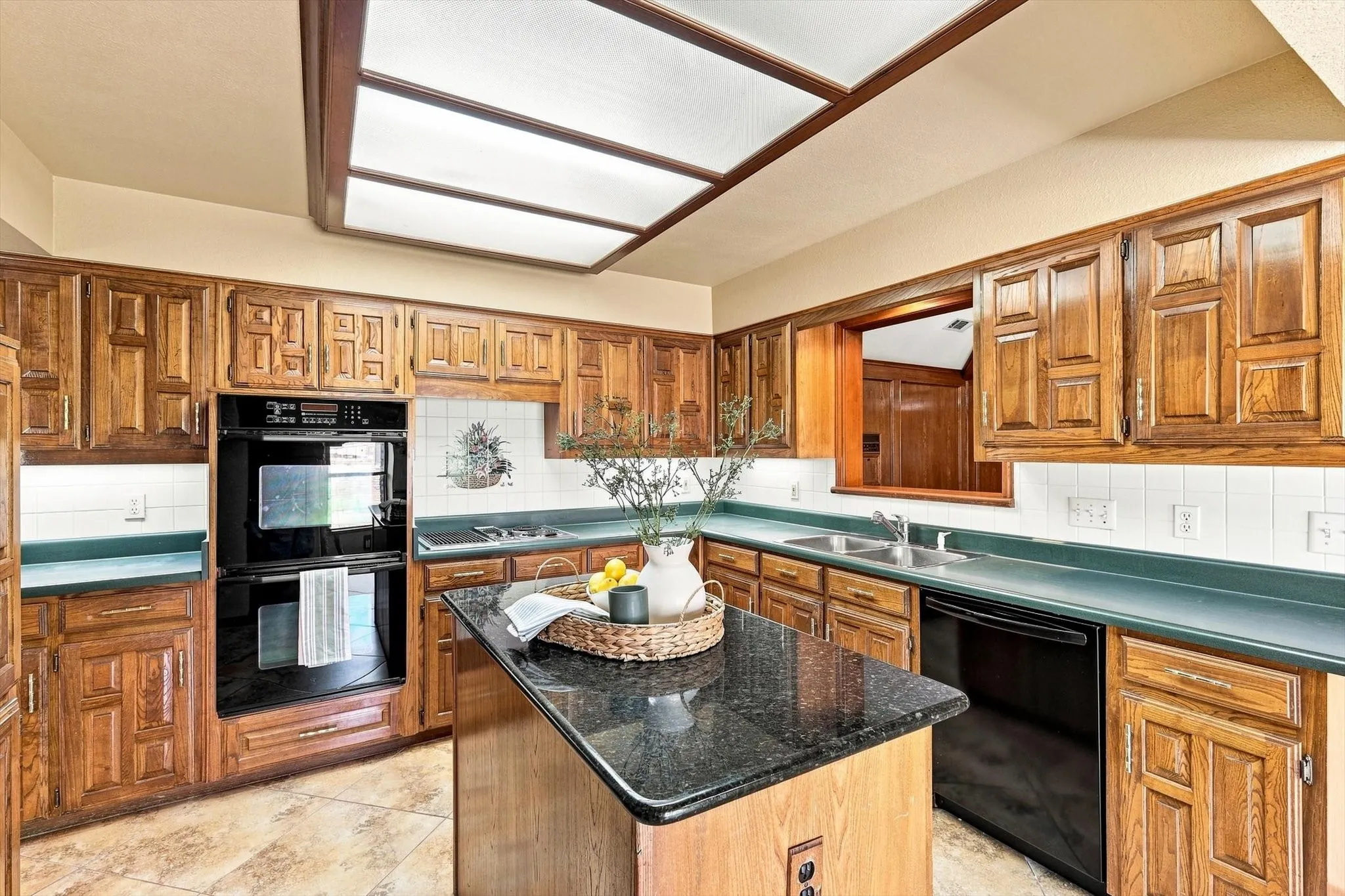 Single Family Residence For Sale in Dallas County , 205 Split Rock Terrace, Ovilla, Texas 75154, 3 Bedroom, 3 Bathroom, 2 Garage spaces, 3,065 Sqft, built in 1984, mls#21353908, Real Estate Agent in Ovilla, Homes For Sale in Dallas county, Homes For Sale in Ovilla, Realtor in Ovilla Texas, Real Estate Brokerage Independent Realty Texas, Luminita Cordes Realtor