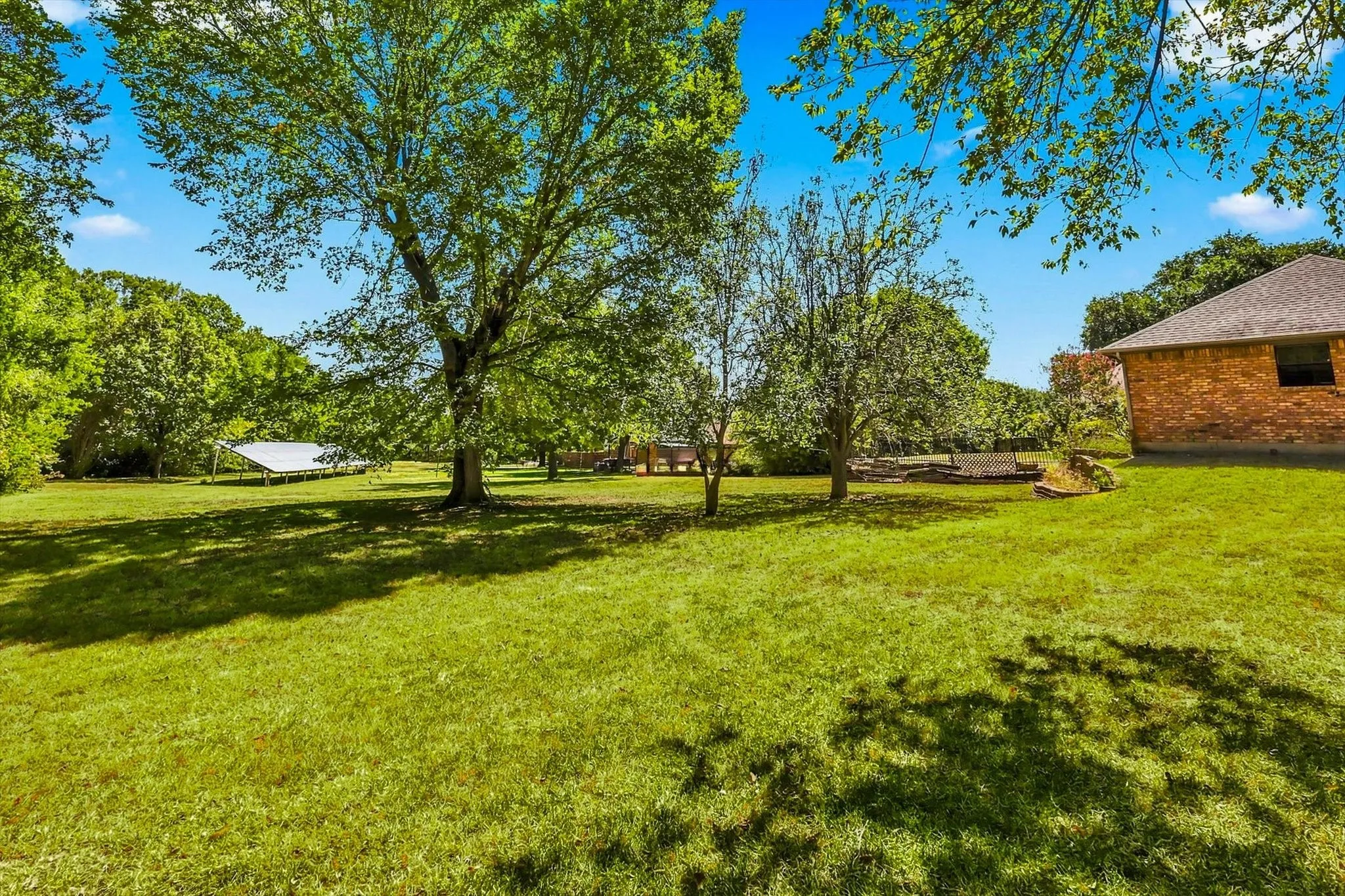 Single Family Residence For Sale in Dallas County , 205 Split Rock Terrace, Ovilla, Texas 75154, 3 Bedroom, 3 Bathroom, 2 Garage spaces, 3,065 Sqft, built in 1984, mls#21353908, Real Estate Agent in Ovilla, Homes For Sale in Dallas county, Homes For Sale in Ovilla, Realtor in Ovilla Texas, Real Estate Brokerage Independent Realty Texas, Luminita Cordes Realtor