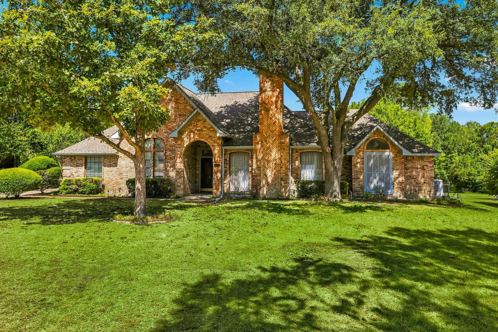 Single Family Residence For Sale in Dallas County , 205 Split Rock Terrace, Ovilla, Texas 75154, 3 Bedroom, 3 Bathroom, 2 Garage spaces, 3,065 Sqft, built in 1984, mls#21353908, Real Estate Agent in Ovilla, Homes For Sale in Dallas county, Homes For Sale in Ovilla, Realtor in Ovilla Texas, Real Estate Brokerage Independent Realty Texas, Luminita Cordes Realtor