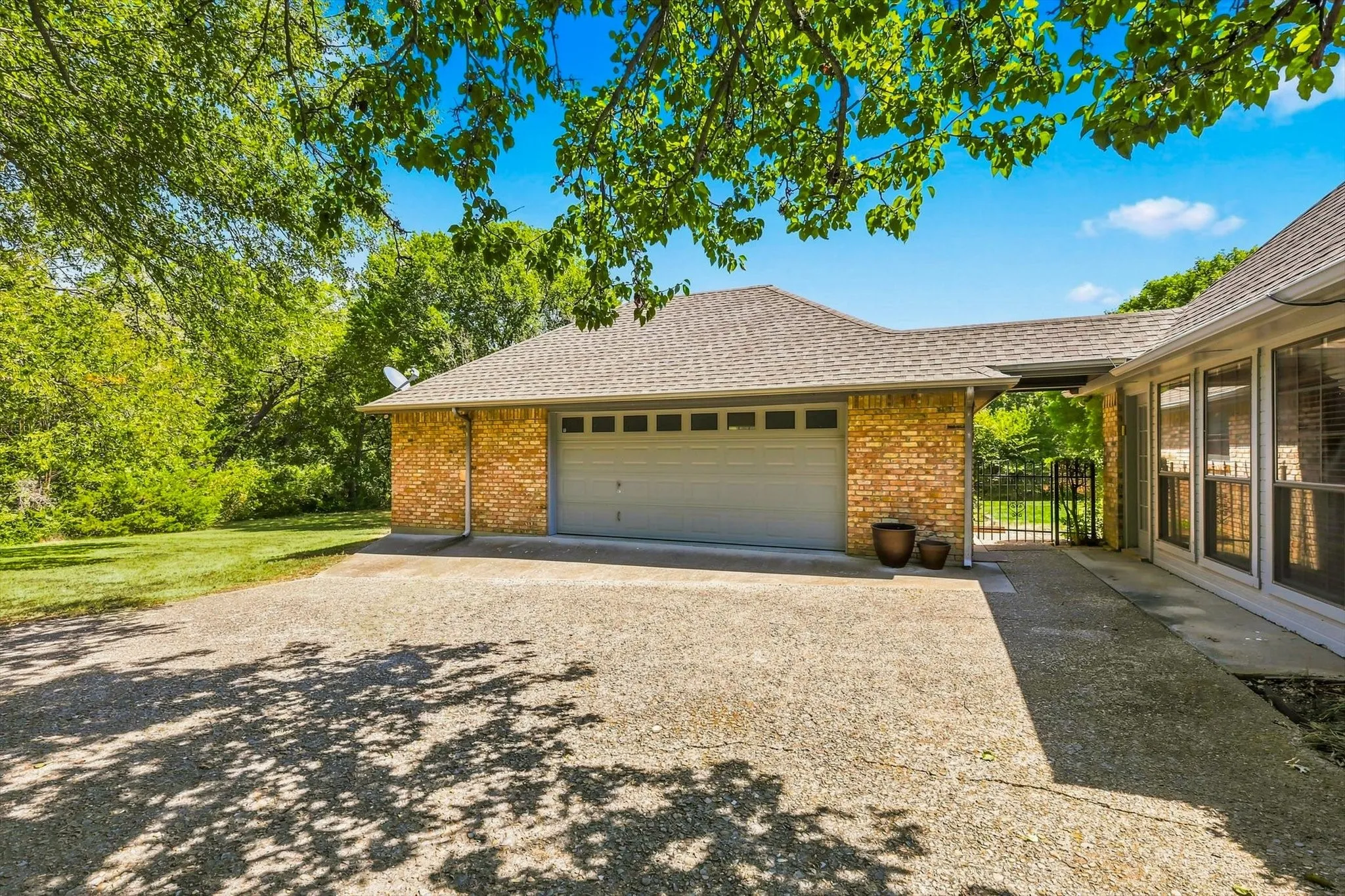 Single Family Residence For Sale in Dallas County , 205 Split Rock Terrace, Ovilla, Texas 75154, 3 Bedroom, 3 Bathroom, 2 Garage spaces, 3,065 Sqft, built in 1984, mls#21353908, Real Estate Agent in Ovilla, Homes For Sale in Dallas county, Homes For Sale in Ovilla, Realtor in Ovilla Texas, Real Estate Brokerage Independent Realty Texas, Luminita Cordes Realtor