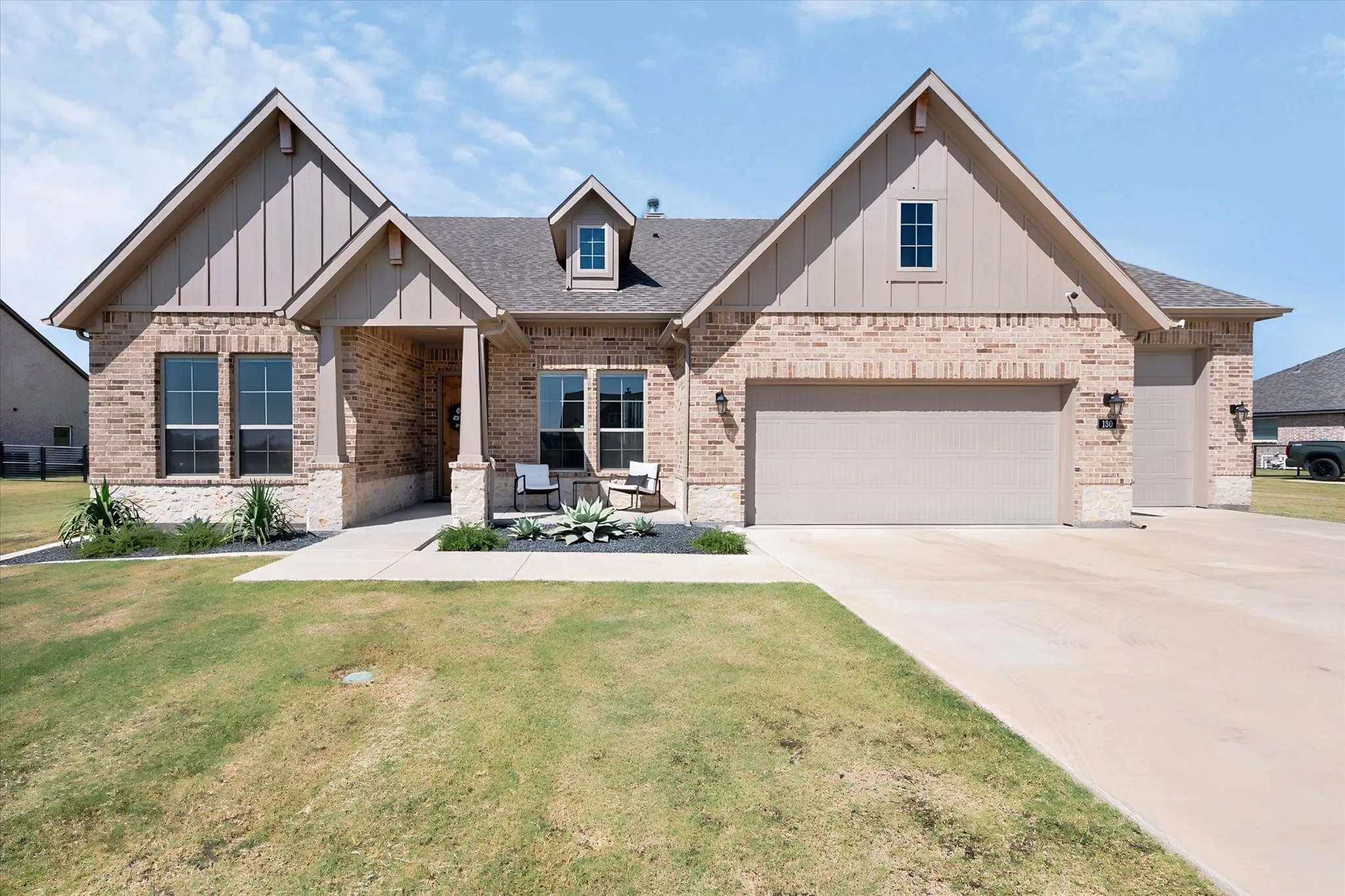 Single Family Residence For Sale in Wise County , 130 Red Cliff Court, Rhome, Texas 76078, 4 Bedroom, 3 Bathroom, 3 Garage spaces, 2,487 Sqft, built in 2023, mls#21359562, Real Estate Agent in Rhome, Homes For Sale in Wise county, Homes For Sale in Rhome, Realtor in Rhome Texas, Real Estate Brokerage Independent Realty Texas, Luminita Cordes Realtor