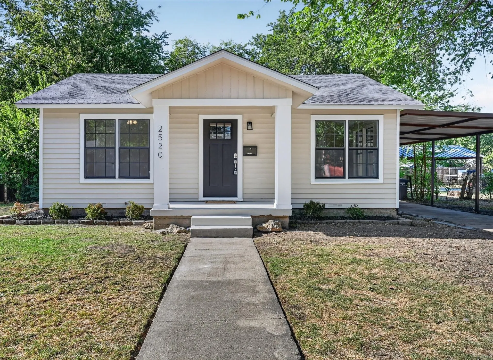 Single Family Residence For Sale in Tarrant County , 2520 Vera Cruz Street, Fort Worth, Texas 76106, 2 Bedroom, 1 Bathroom, 1 Garage spaces, 828 Sqft, built in 1948, mls#21360270, Real Estate Agent in Fort Worth, Homes For Sale in Tarrant county, Homes For Sale in Fort Worth, Realtor in Fort Worth Texas, Real Estate Brokerage Independent Realty Texas, Luminita Cordes Realtor