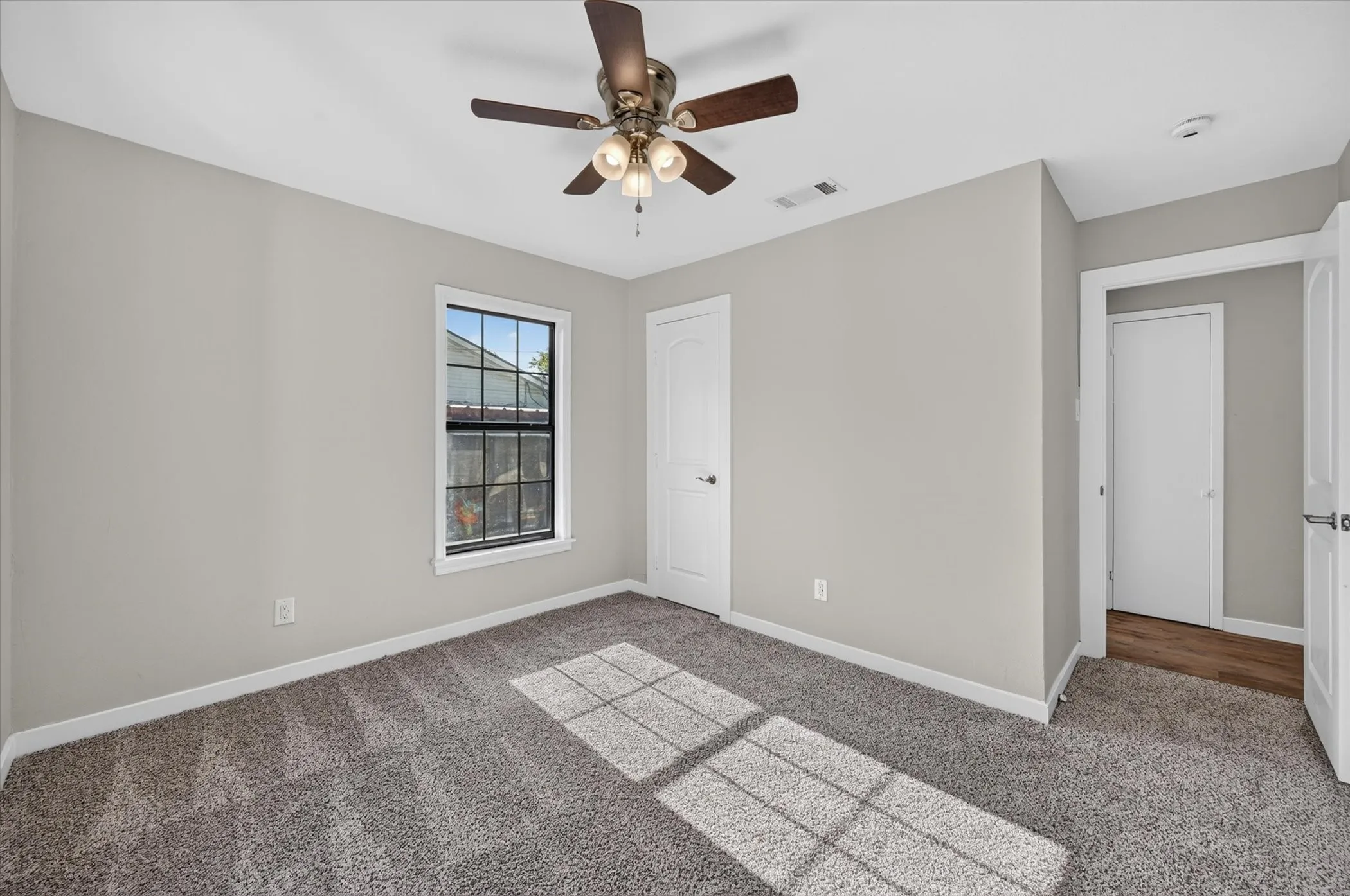Single Family Residence For Sale in Tarrant County , 2520 Vera Cruz Street, Fort Worth, Texas 76106, 2 Bedroom, 1 Bathroom, 1 Garage spaces, 828 Sqft, built in 1948, mls#21360270, Real Estate Agent in Fort Worth, Homes For Sale in Tarrant county, Homes For Sale in Fort Worth, Realtor in Fort Worth Texas, Real Estate Brokerage Independent Realty Texas, Luminita Cordes Realtor