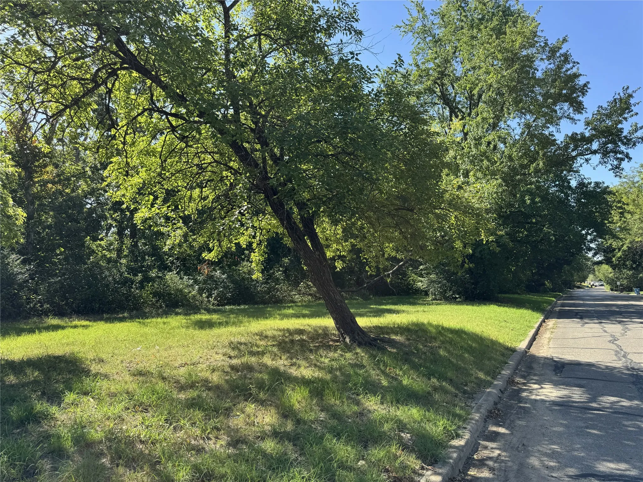 Unimproved Land For Sale in Grayson County , TBD W Crawford Street, Denison, Texas 75020, 0, 0, Garage spaces, 0 Sqft, built in 0, Price $250,000, mls#21360637, Real Estate Agent in Denison, Homes For Sale in Grayson county, Homes For Sale in Denison, Realtor in Denison Texas, Real Estate Brokerage Independent Realty Texas, Luminita Cordes Realtor
