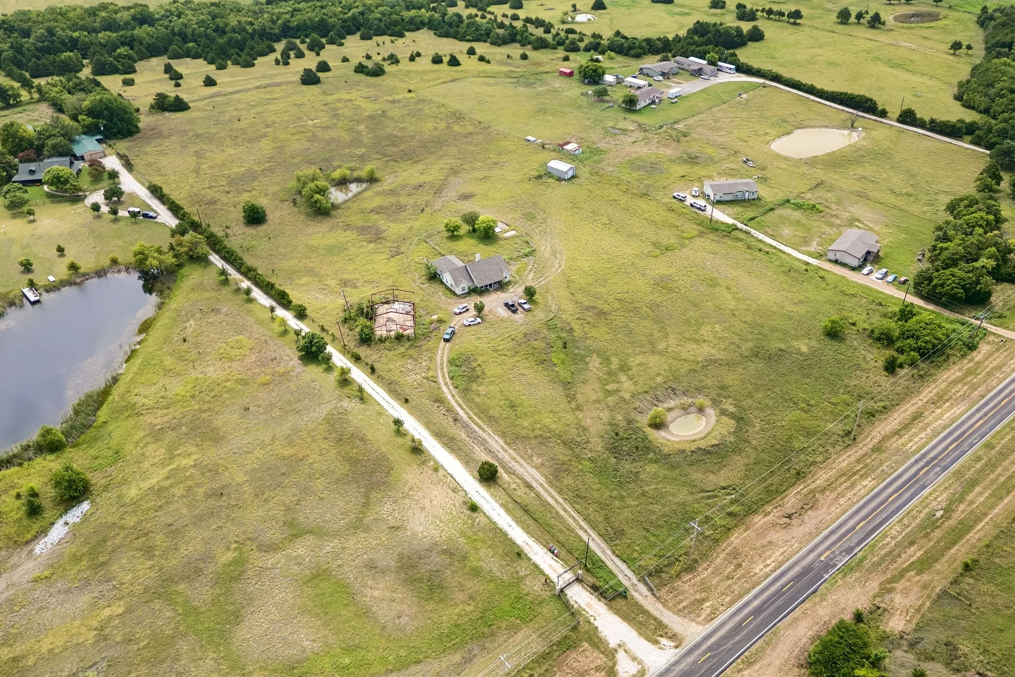 Single Family Residence For Sale in Hunt County , 3691 Fm 36 N, Farmersville, Texas 75442, 4 Bedroom, 3 Bathroom, 3 Garage spaces, 2,521 Sqft, built in 2000, mls#21359015, Real Estate Agent in Farmersville, Homes For Sale in Hunt county, Homes For Sale in Farmersville, Realtor in Farmersville Texas, Real Estate Brokerage Independent Realty Texas, Luminita Cordes Realtor