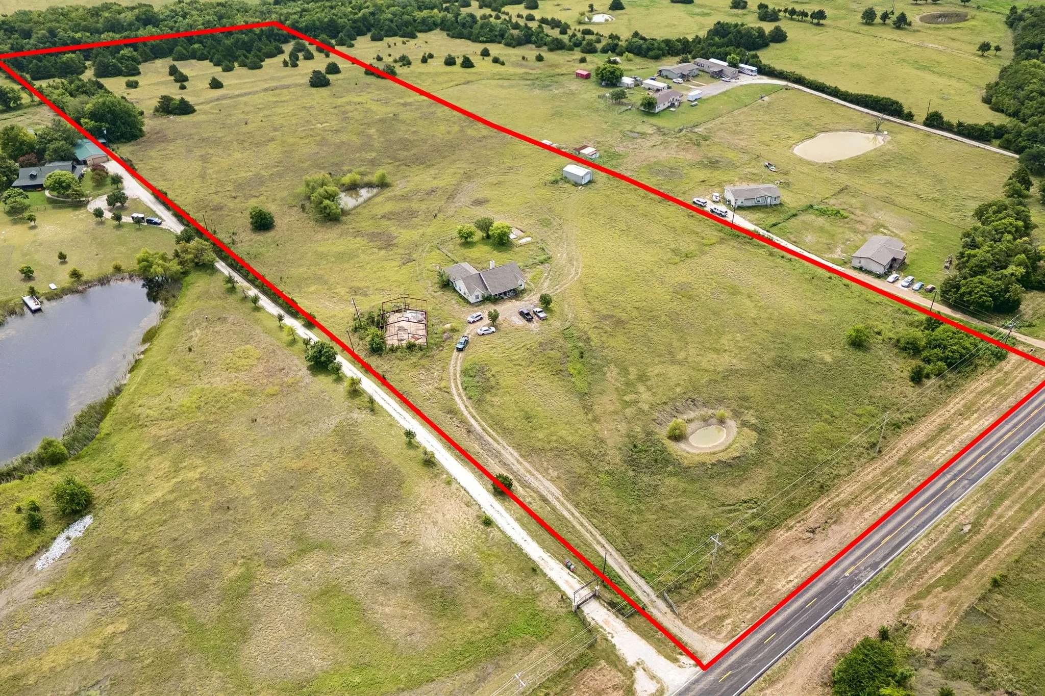 Single Family Residence For Sale in Hunt County , 3691 Fm 36 N, Farmersville, Texas 75442, 4 Bedroom, 3 Bathroom, 3 Garage spaces, 2,521 Sqft, built in 2000, mls#21359015, Real Estate Agent in Farmersville, Homes For Sale in Hunt county, Homes For Sale in Farmersville, Realtor in Farmersville Texas, Real Estate Brokerage Independent Realty Texas, Luminita Cordes Realtor