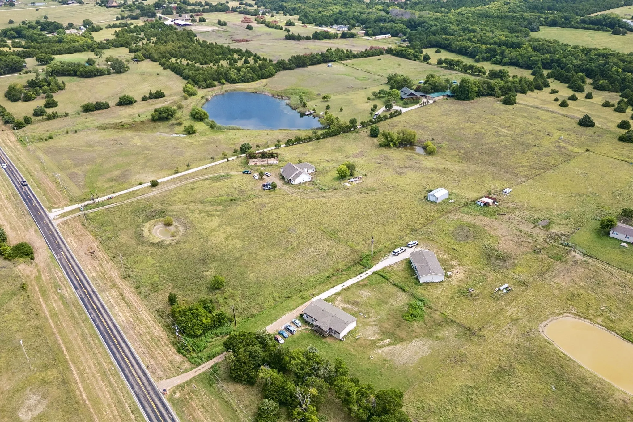 Single Family Residence For Sale in Hunt County , 3691 Fm 36 N, Farmersville, Texas 75442, 4 Bedroom, 3 Bathroom, 3 Garage spaces, 2,521 Sqft, built in 2000, mls#21359015, Real Estate Agent in Farmersville, Homes For Sale in Hunt county, Homes For Sale in Farmersville, Realtor in Farmersville Texas, Real Estate Brokerage Independent Realty Texas, Luminita Cordes Realtor