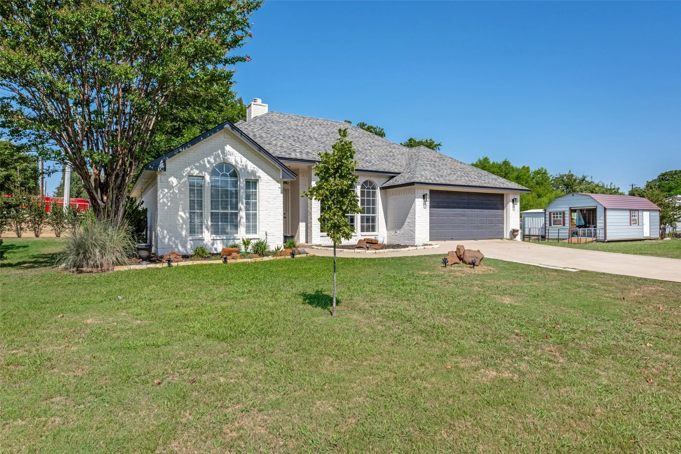 Single Family Residence For Sale in Denton County , 732 Charyl Lynn Drive, Argyle, Texas 76226, 3 Bedroom, 2 Bathroom, 2 Garage spaces, 1,466 Sqft, built in 1997, mls#21360651, Real Estate Agent in Argyle, Homes For Sale in Denton county, Homes For Sale in Argyle, Realtor in Argyle Texas, Real Estate Brokerage Independent Realty Texas, Luminita Cordes Realtor