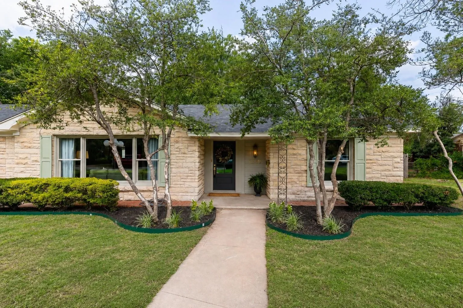 Single Family Residence For Sale in Taylor County , 1349 SYLVAN Drive, Abilene, Texas 79605, 3 Bedroom, 2 Bathroom, 2 Garage spaces, 2,382 Sqft, built in 1949, mls#21360634, Real Estate Agent in Abilene, Homes For Sale in Taylor county, Homes For Sale in Abilene, Realtor in Abilene Texas, Real Estate Brokerage Independent Realty Texas, Luminita Cordes Realtor